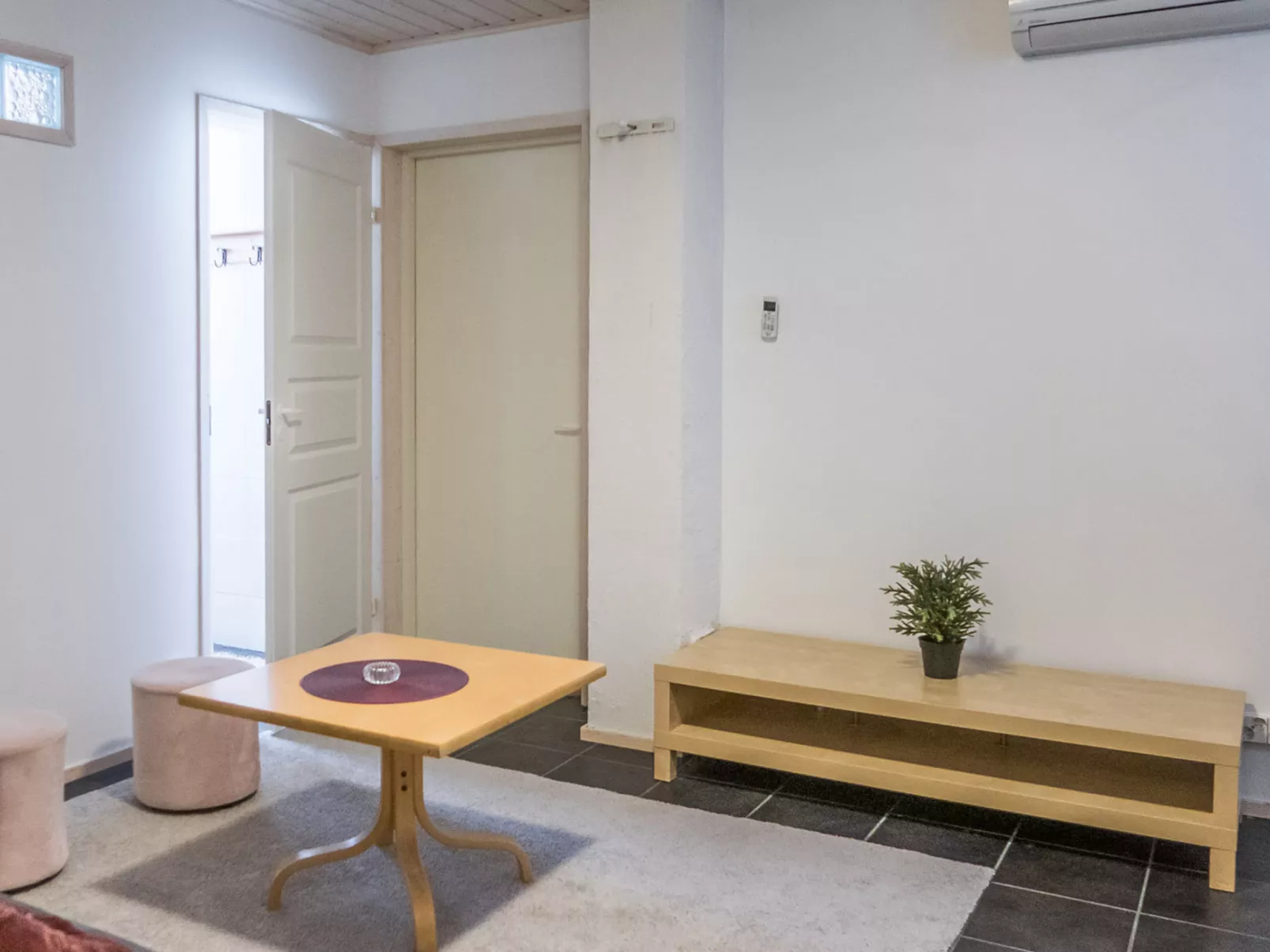 Pikku-pölly - Binnen