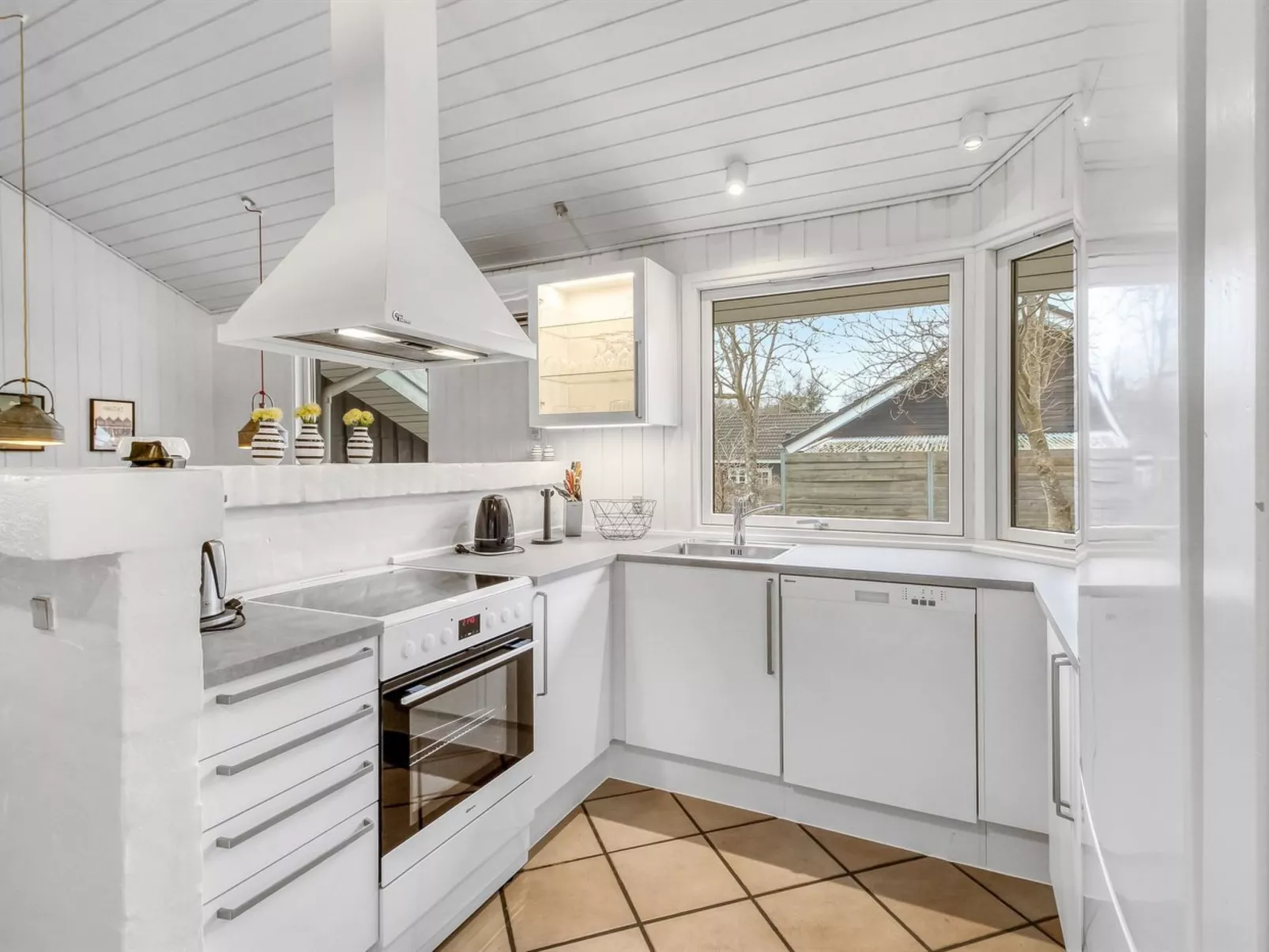 "Margrethe" - 600m from the sea - Binnen