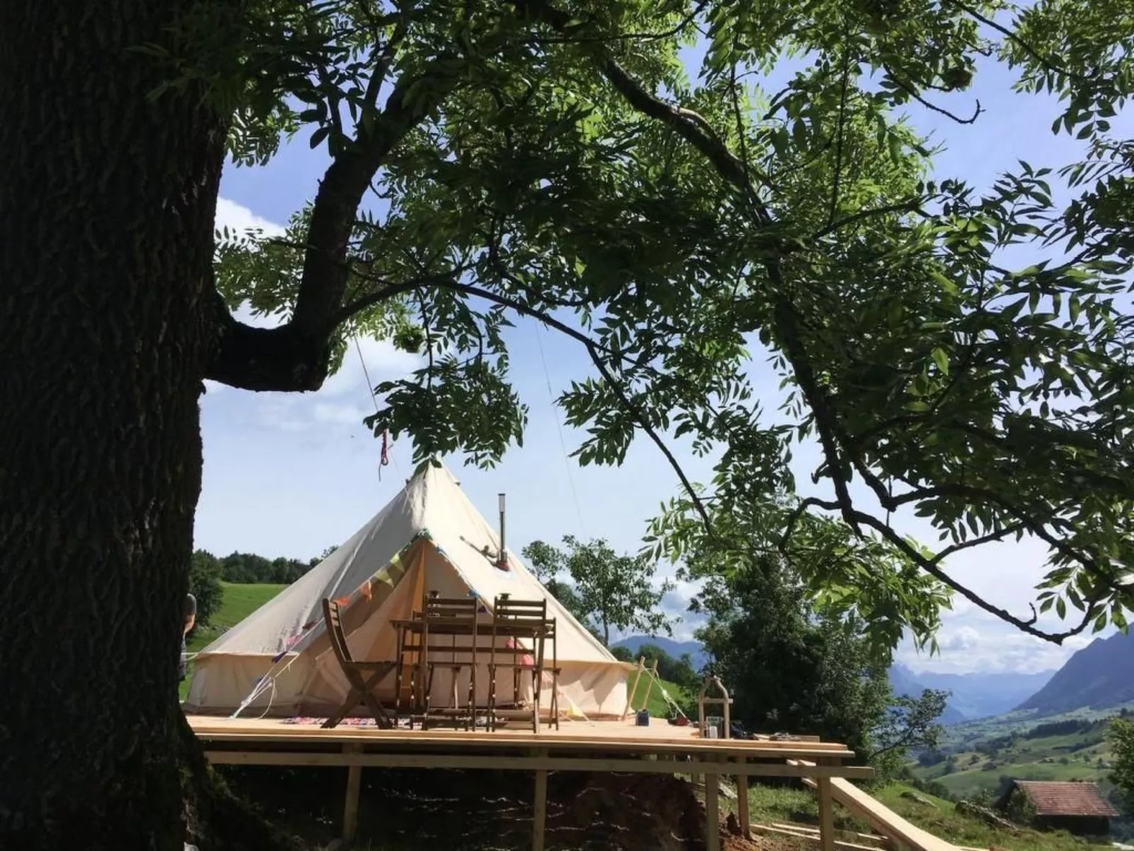 Zeltferien Into the Wäid "Zelt unter der Esche"