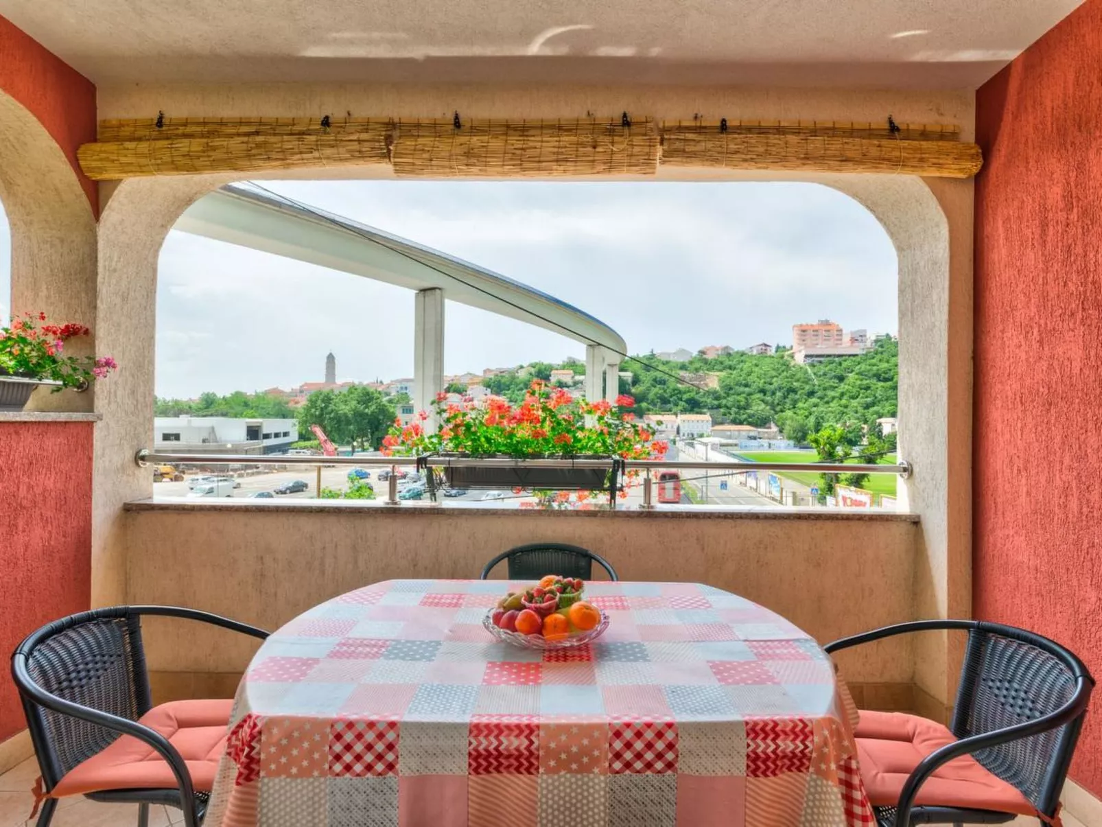 LAURA 3 / HR-05492-03