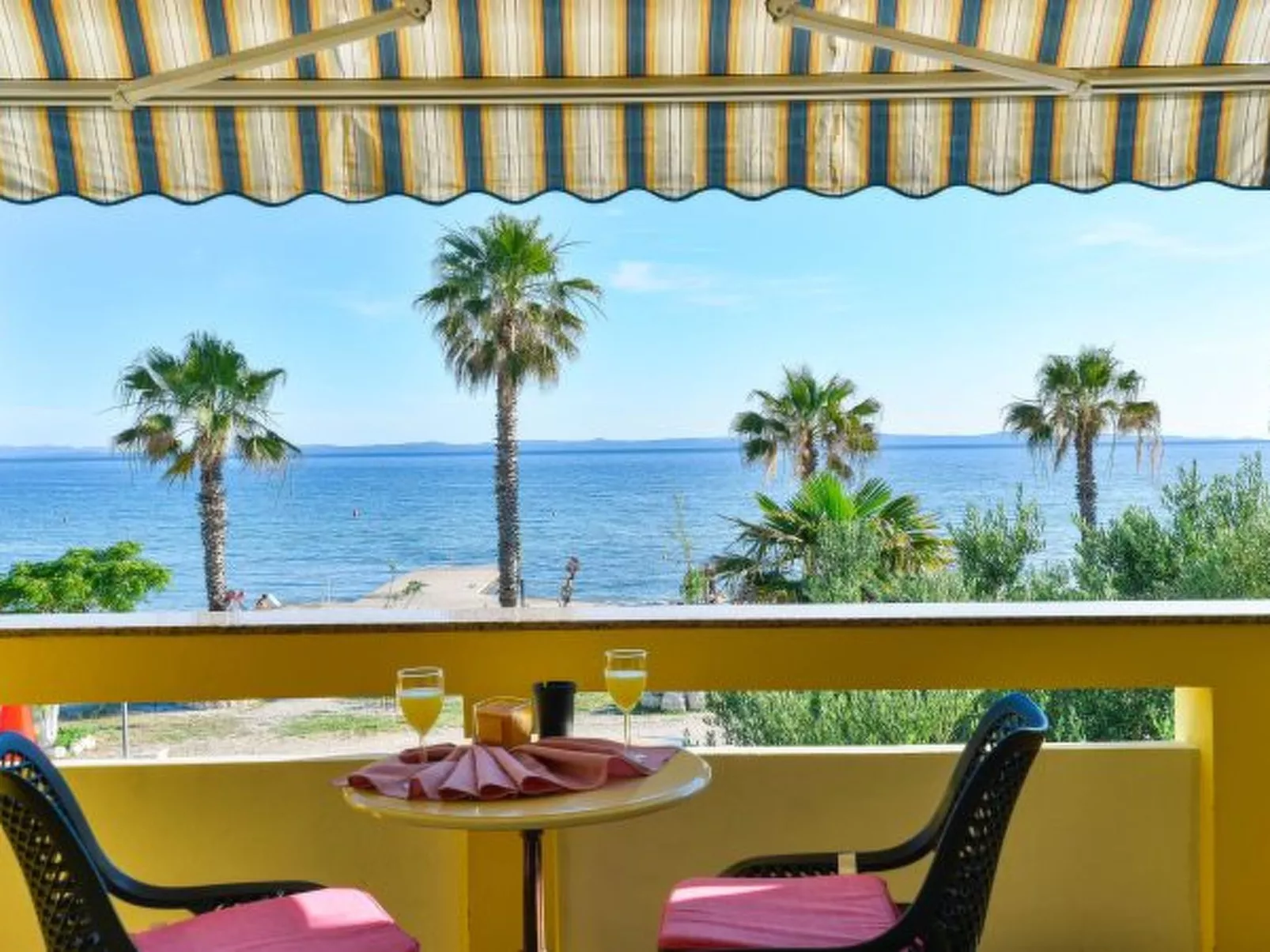 Holiday Apartment Inga Blue with exit to the beach