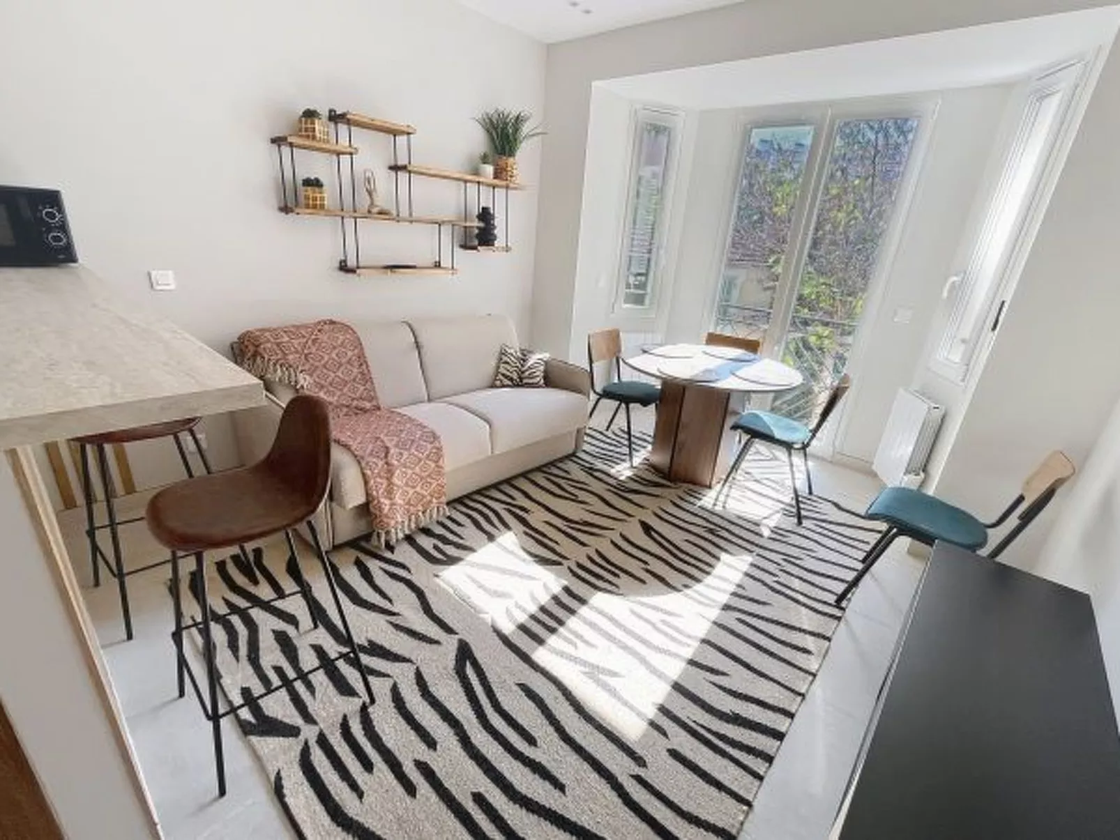 Lovely 1 bedroom Pasteur  246