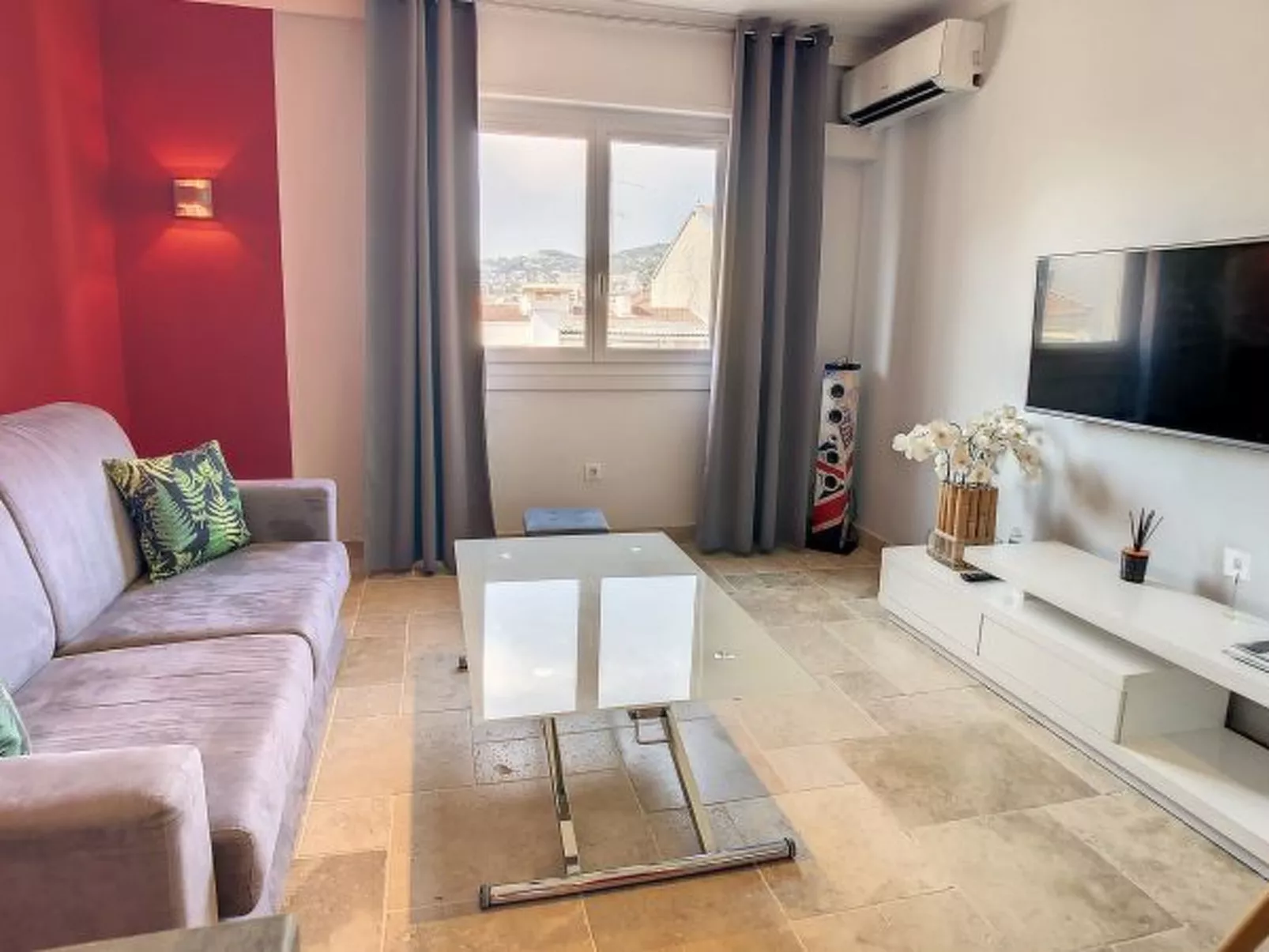 Central 1 bedroom rue d'Antibes , 202