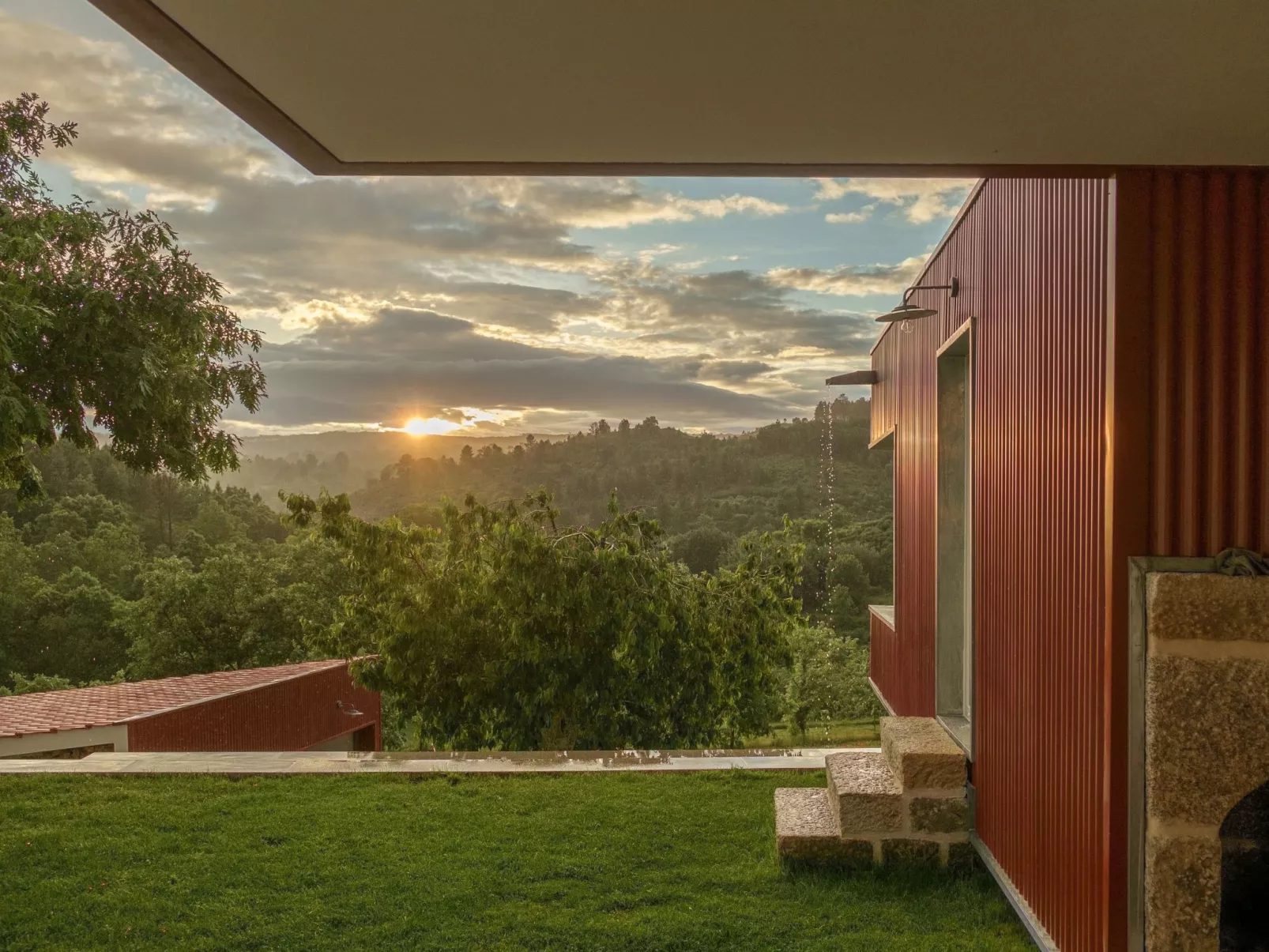 Ganzes Haus in Vila Soeiro Do Chão mit privatem Pool und Blick ins Grüne