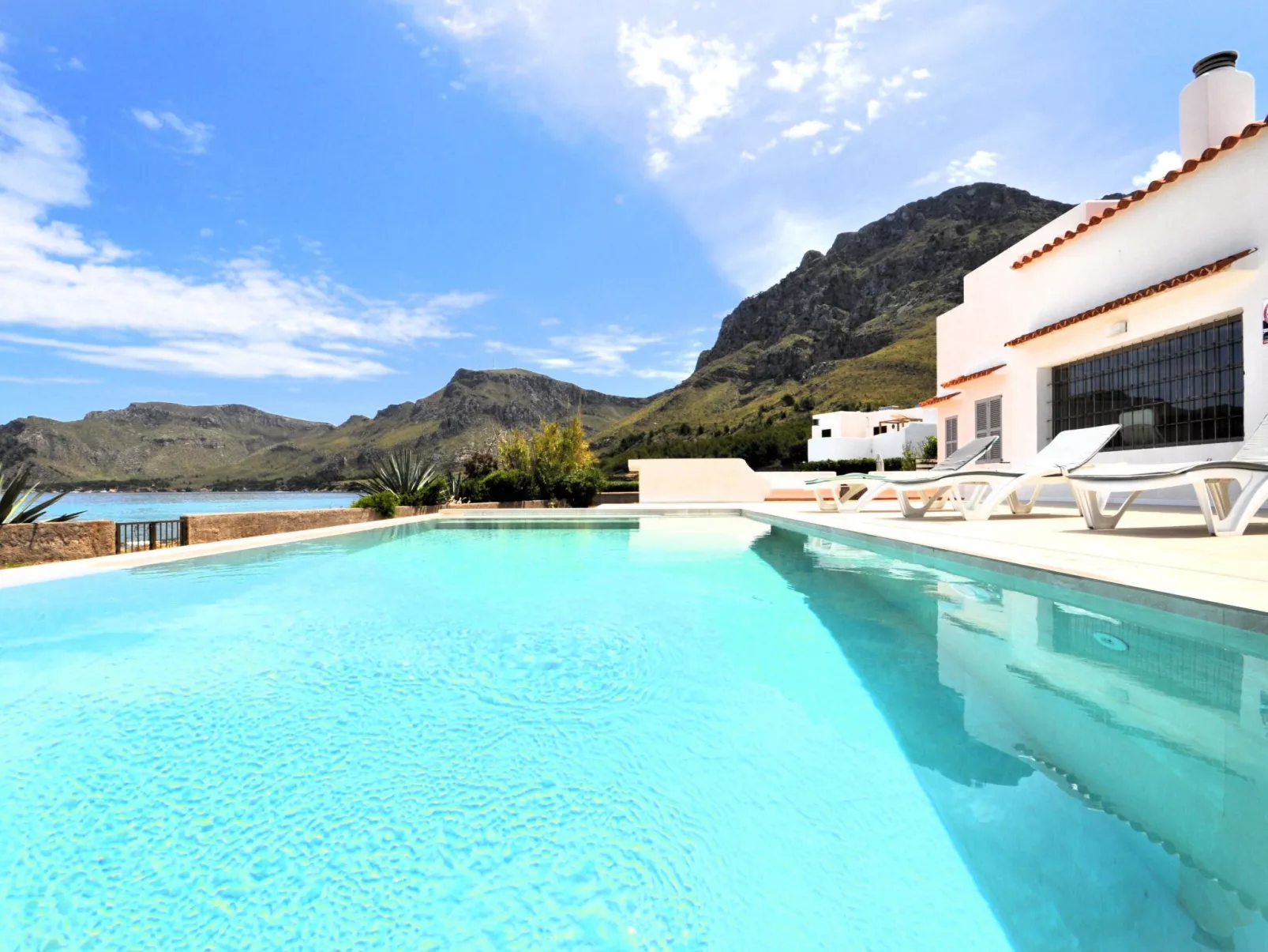 Villa XOROI con Piscina en Betlem (Mallorca) con vistas a la Bahía de Alcudia y
