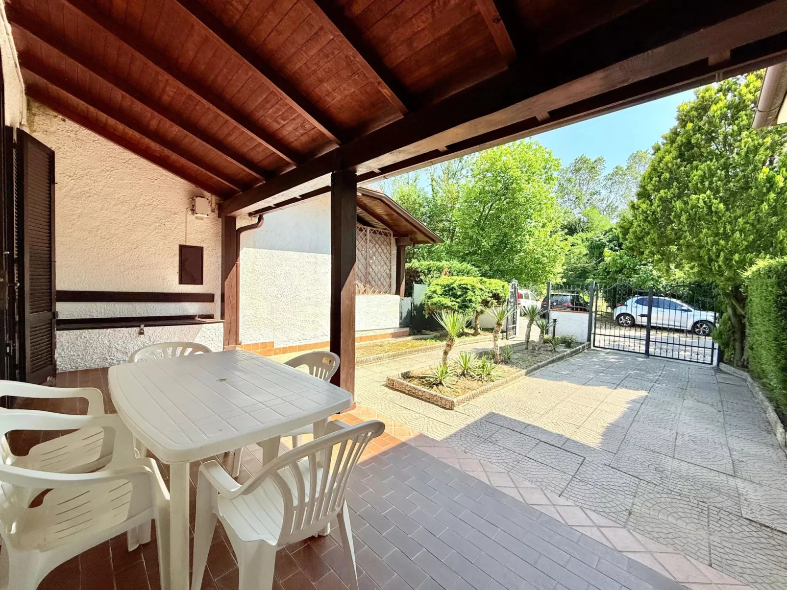 Gewächshaus im Erdgeschoss, 2 Gärten