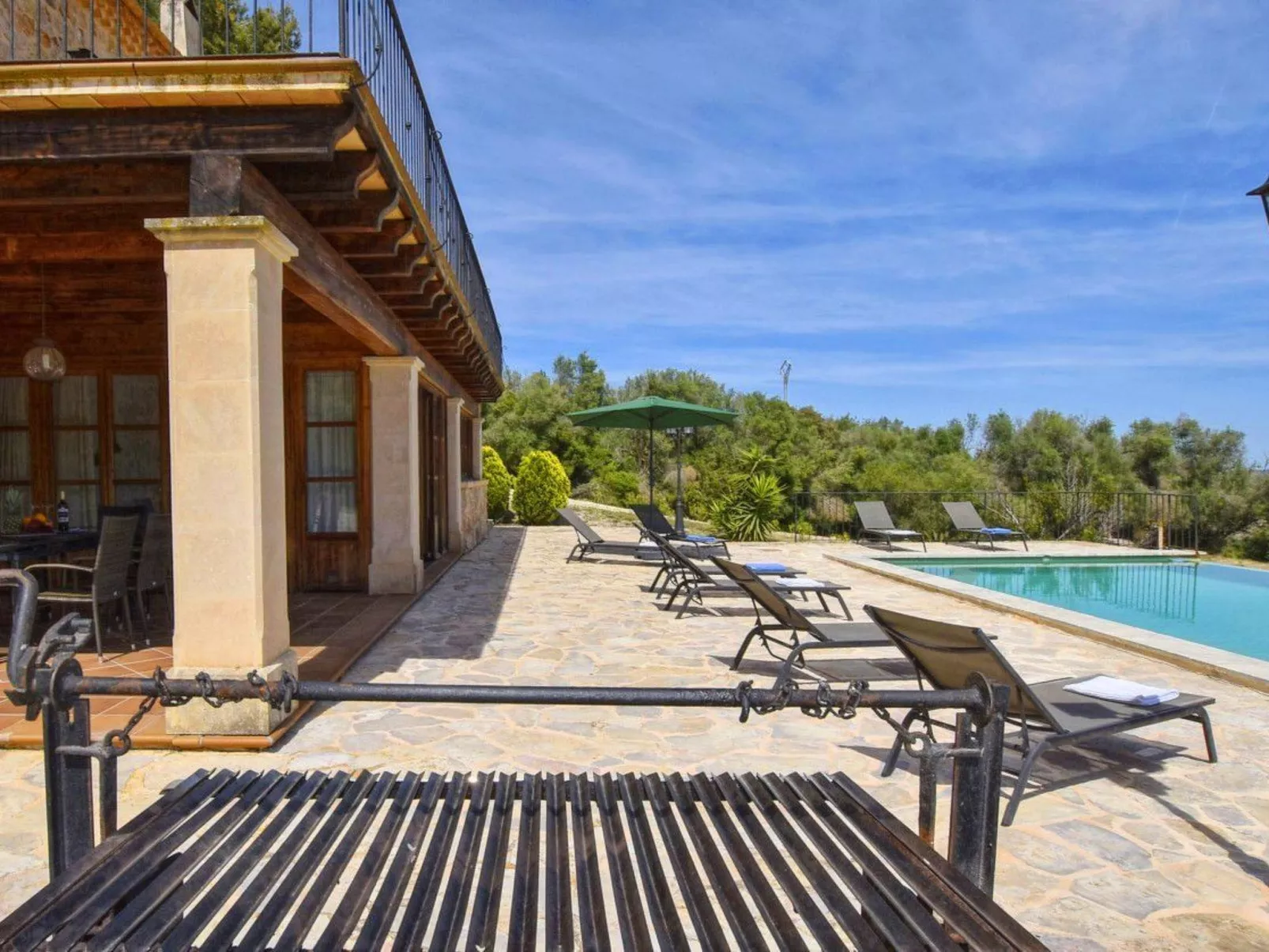 Ferienvilla mit Garten, Grill und Terrasse