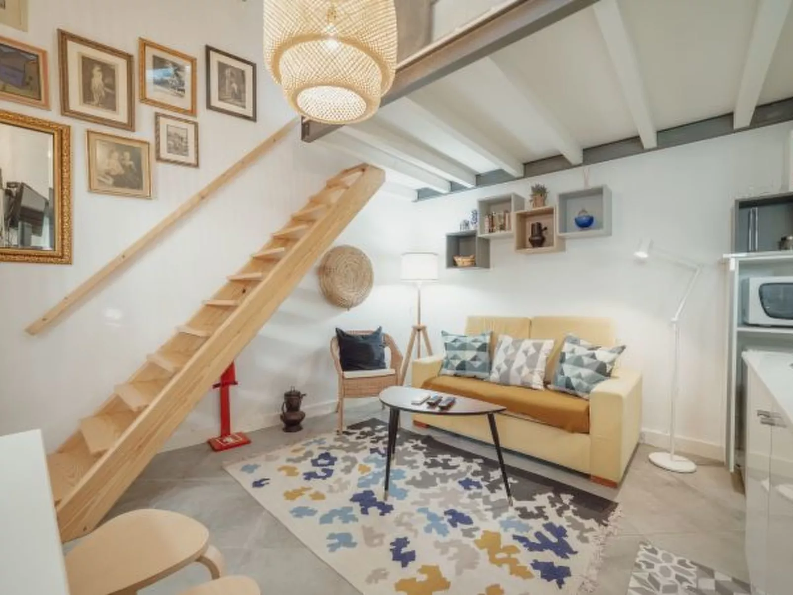 MEZZANINE STYLISH APARTMENT H by VACATIONY