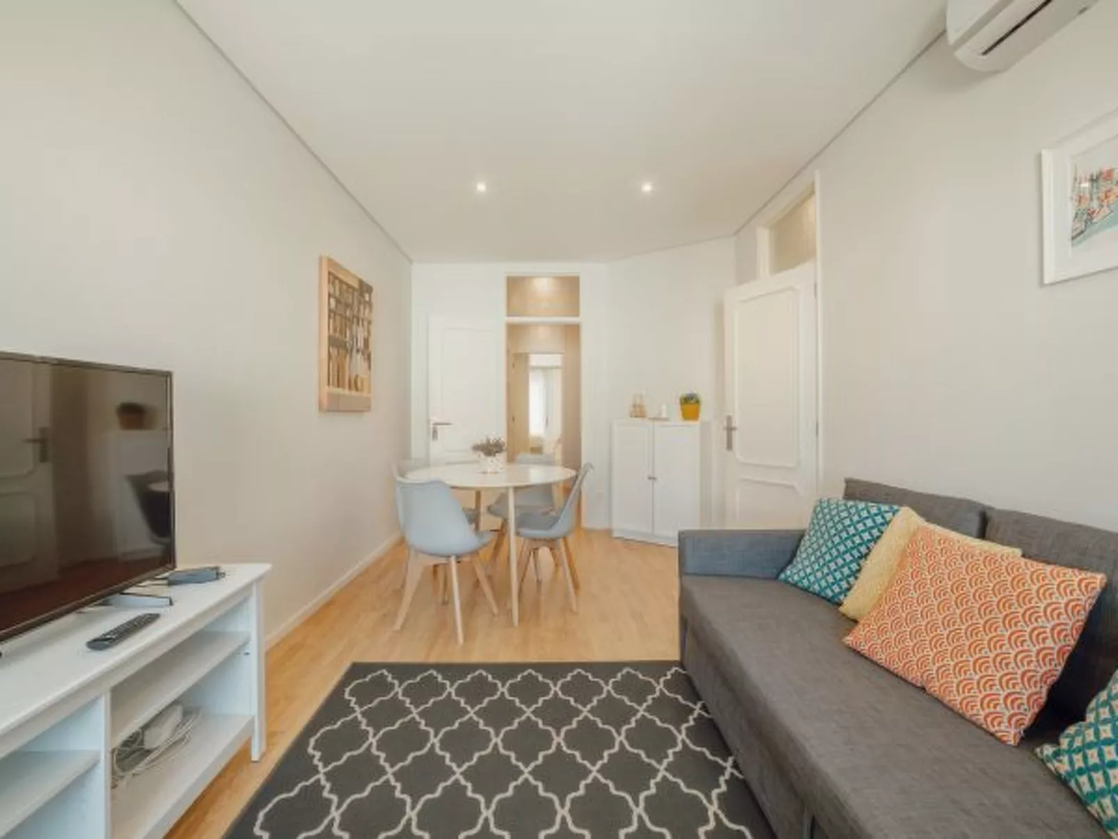 DOWNTOWN DESIGN WITH BALCONY by VACATIONY