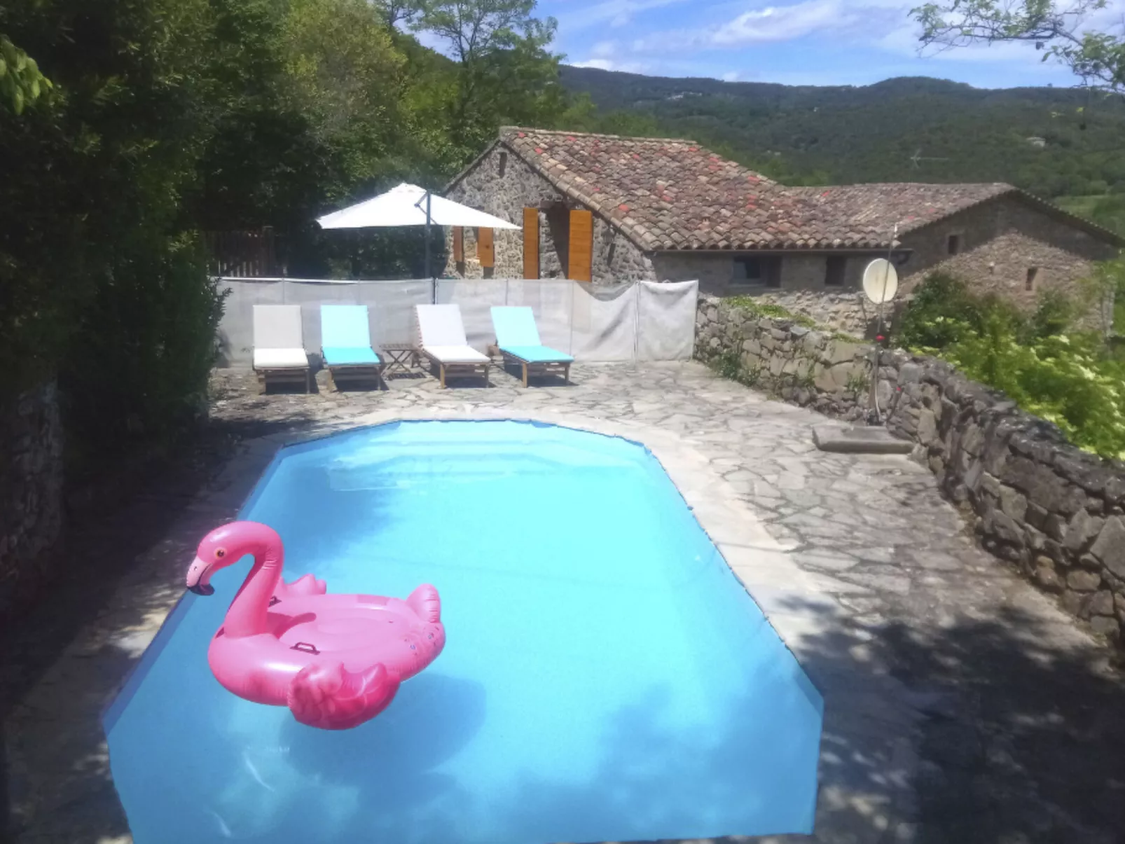 "Gîte La Calade" mit Pool