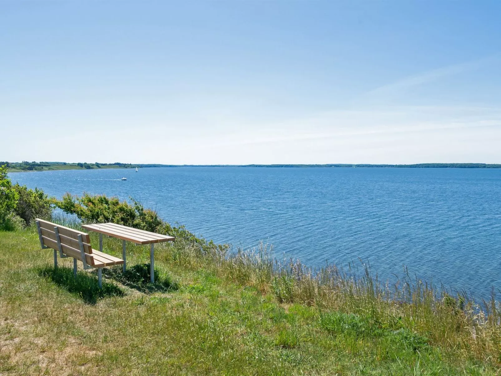 "Tobrjön" - 200m to the fjord
