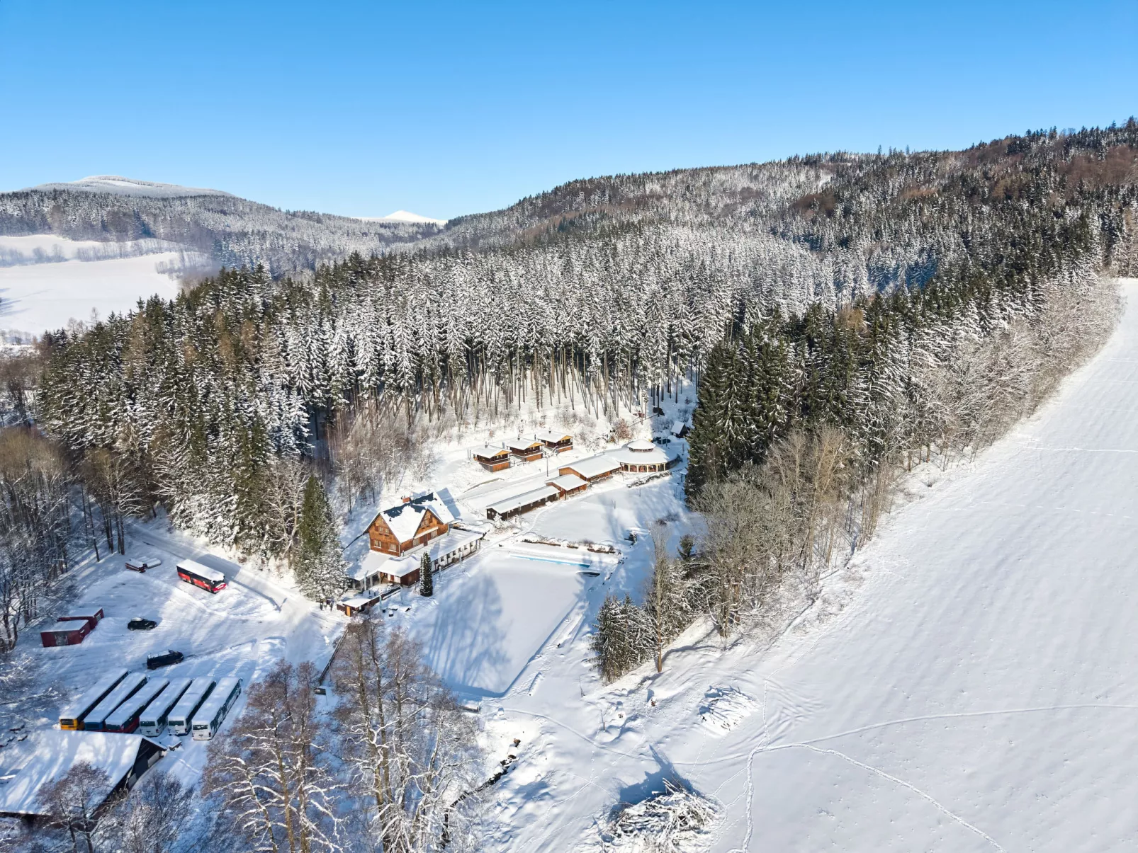 Luxe Timber Lodge & Pet Retreat - Buiten