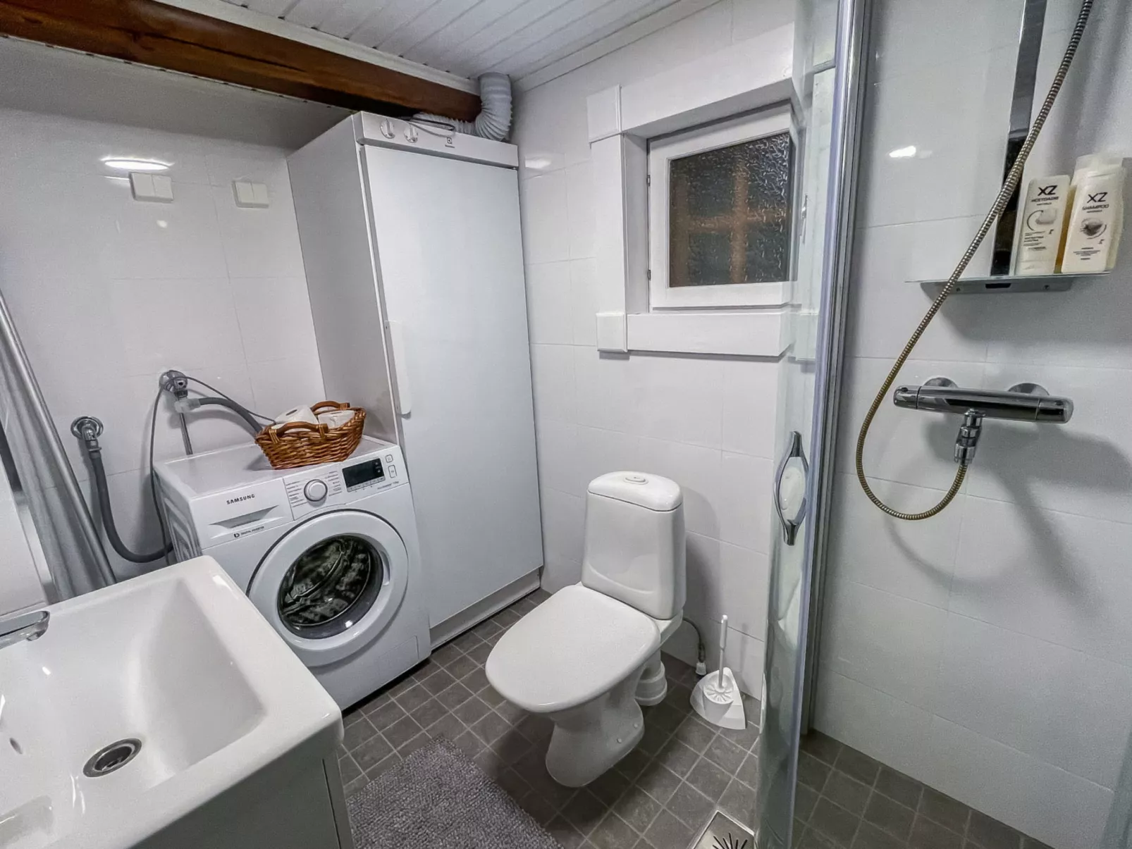 Linnanhelmi (ent. metsäpeura) - Binnen