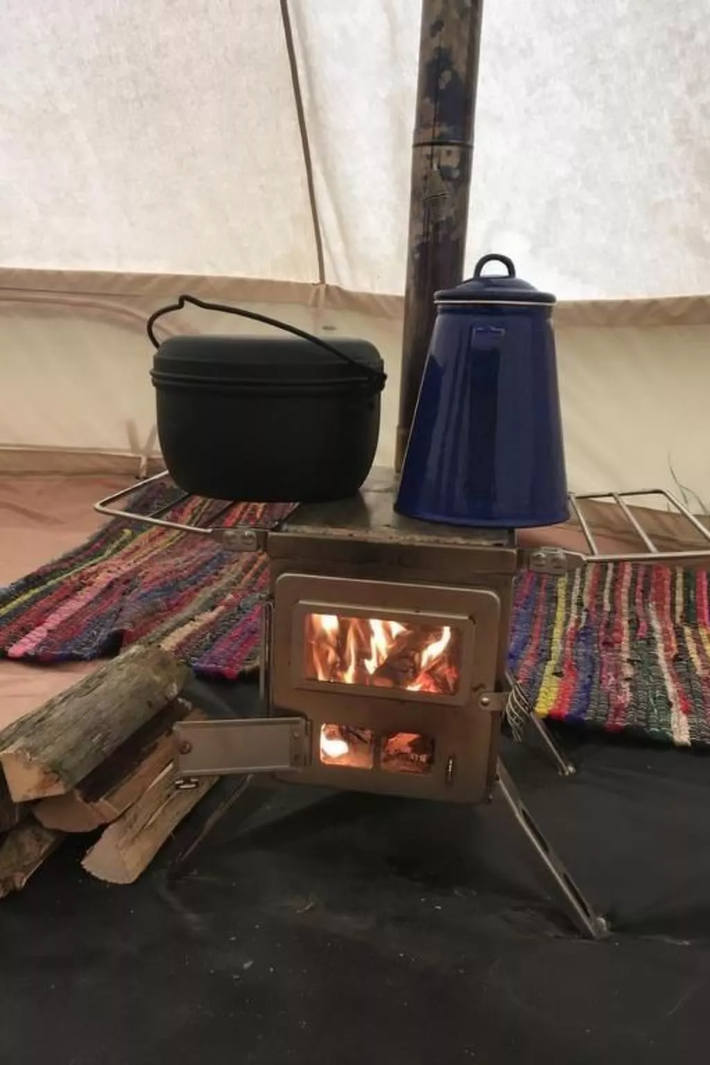 Zeltferien Into the Wäid "Zelt unter der Esche"