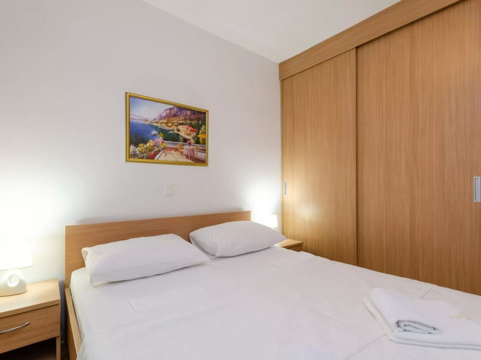 LAURA 1 / HR-05492-01