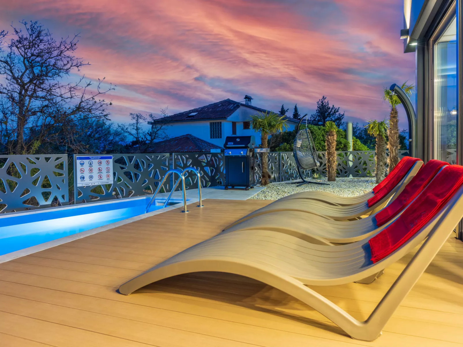 Amoris 8 / HR-10892-01