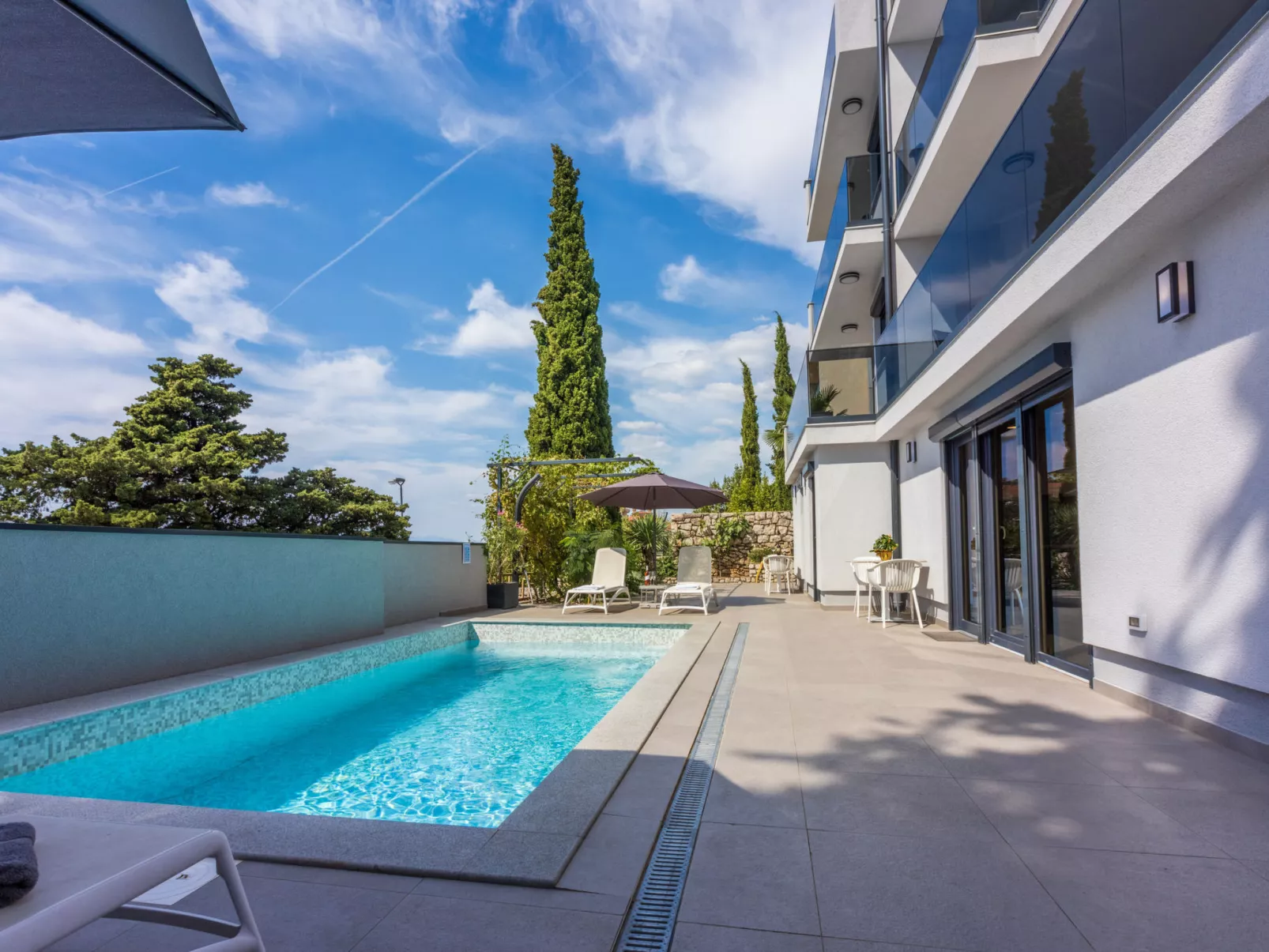 Holiday Oasis 5 / HR-10679-05