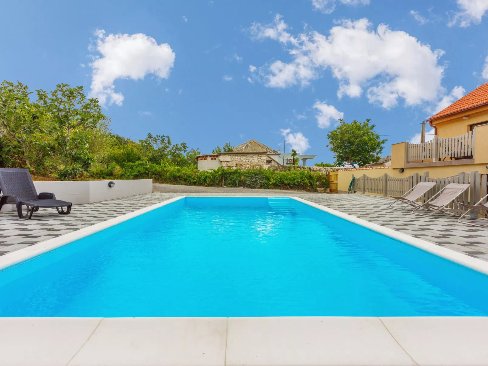 CASA VISTA / HR-10103-01