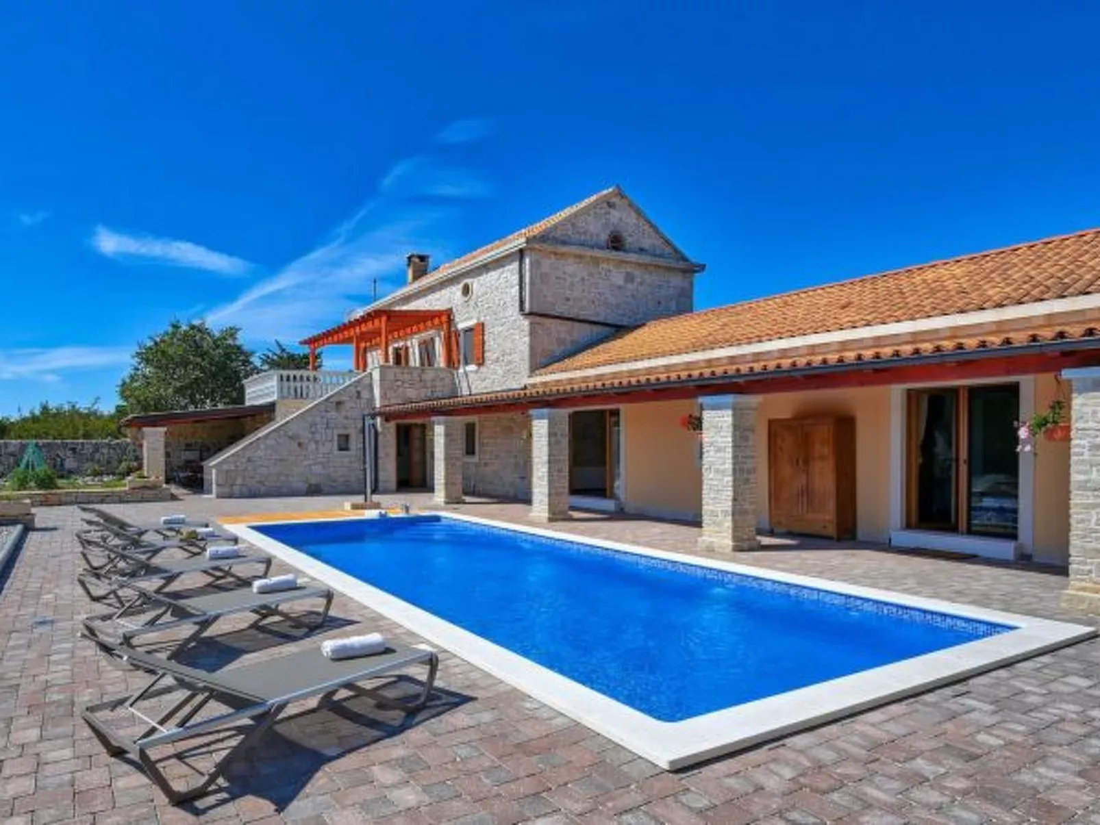 Villa Jacassa with heated pool and jacuzzi