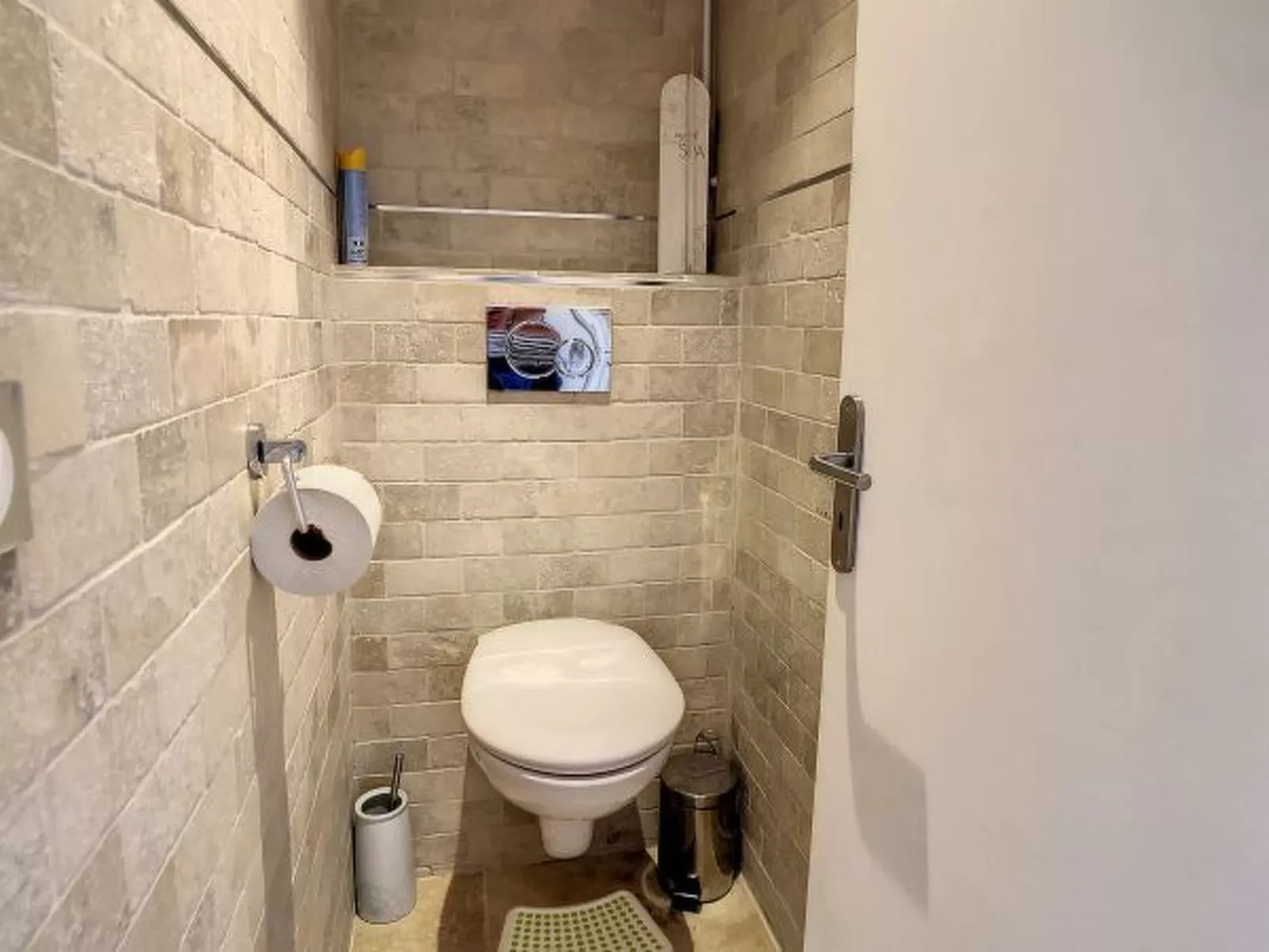 Central 1 bedroom rue d'Antibes , 202