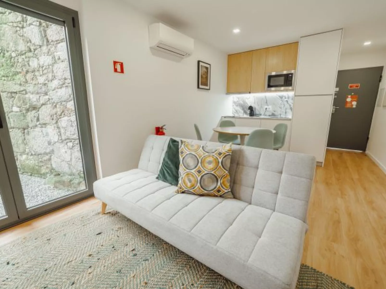 COURTYARD OPORTO DESIGN APARTMENT L WITH TERRACE