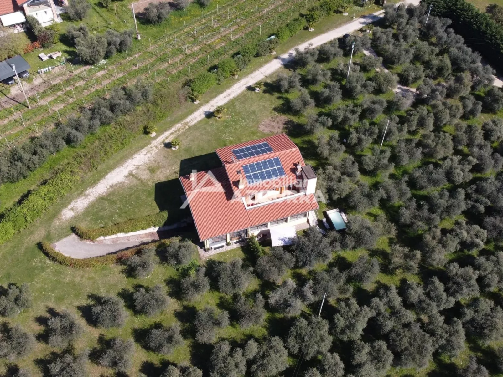 Villa i Roccoli, zwischen Olivenbäumen mit priva