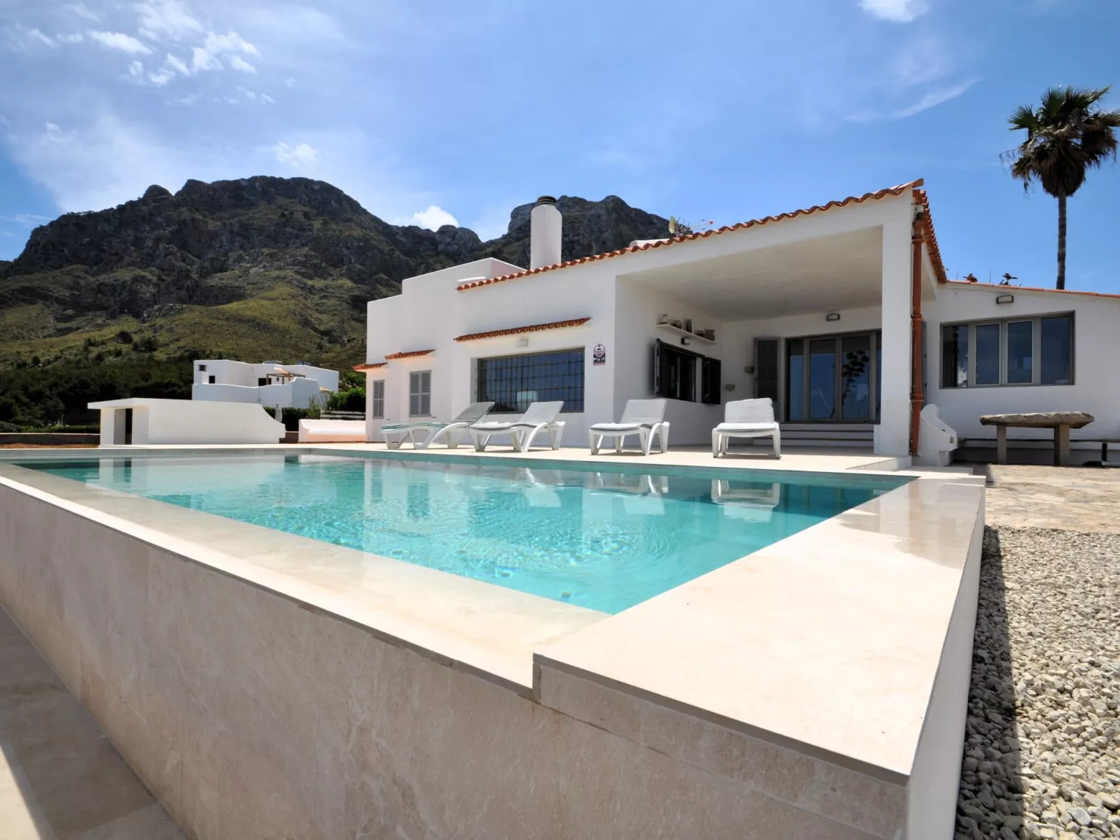 Villa XOROI con Piscina en Betlem (Mallorca) con vistas a la Bahía de Alcudia y