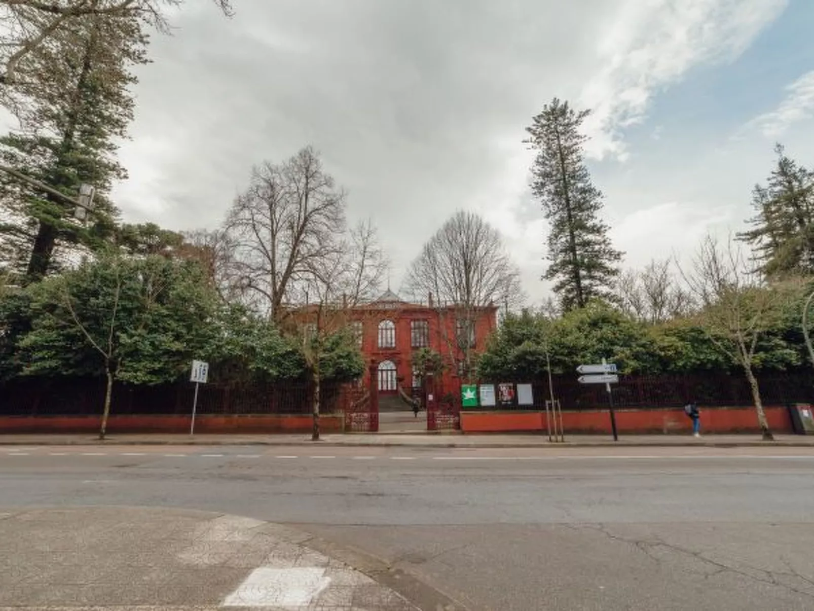 GRAND BOTANIC GARDEN APARTMENT by VACATIONY