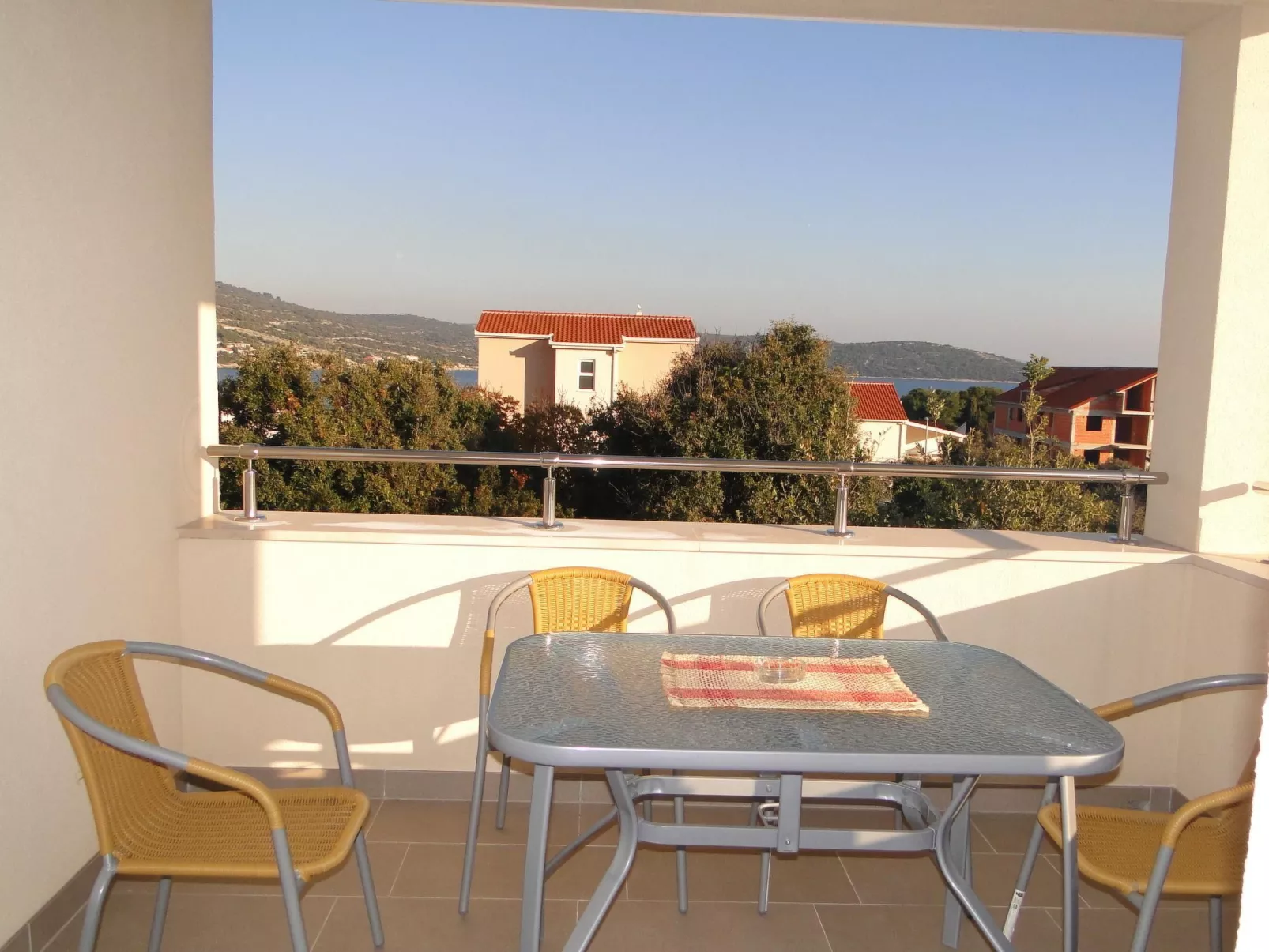 "Asia 2" mit Blick auf das Wasser