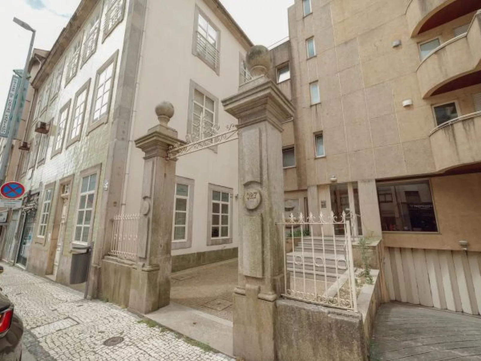 DOWNTOWN TRINDADE WITH TERRACE by VACATIONY