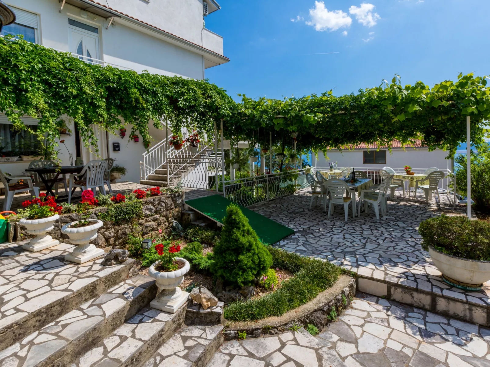 ELLA 4 / HR-02352-04