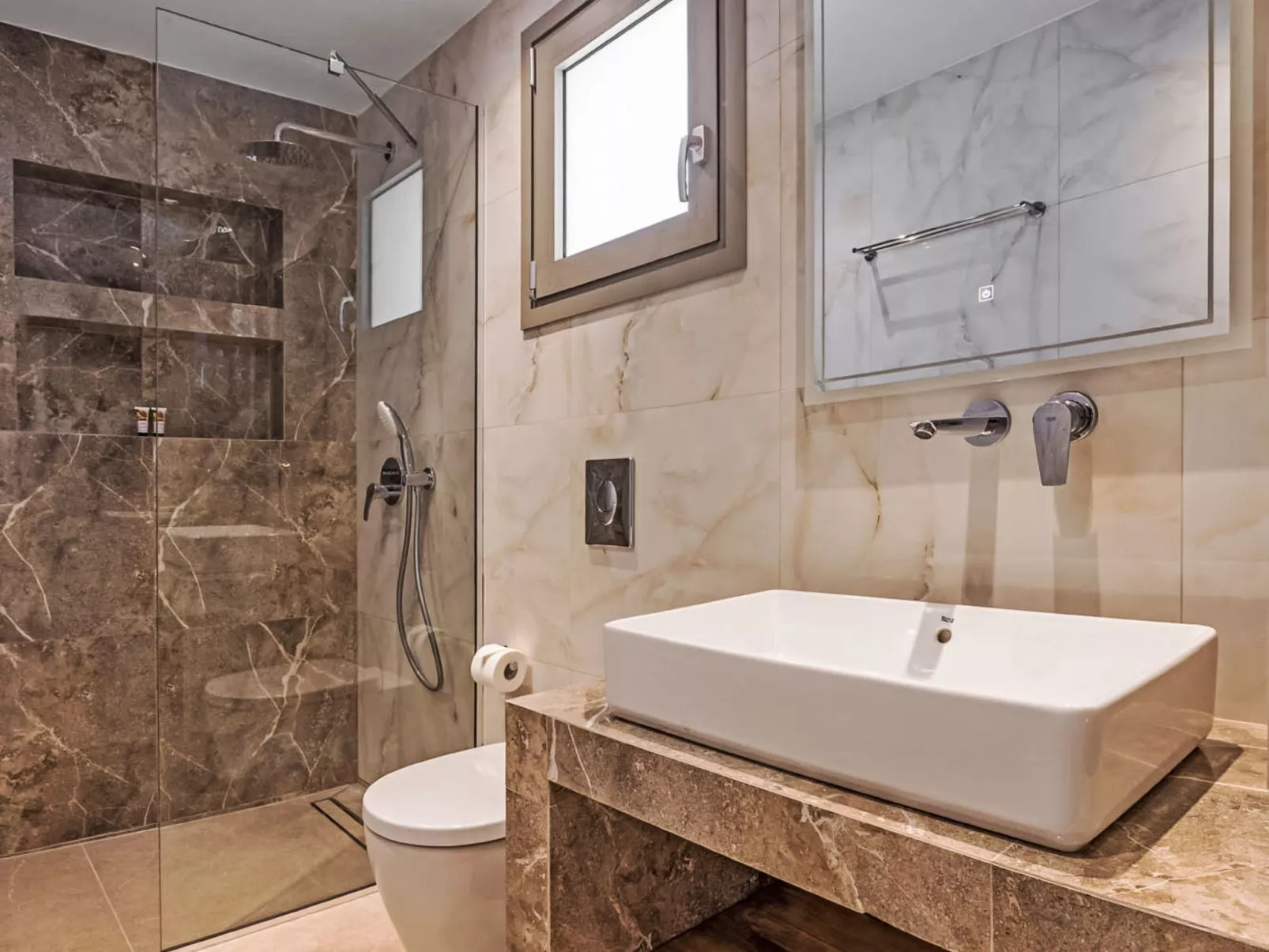 Ferienvilla "Arfna Villa B" mit privatem Pool - Binnen