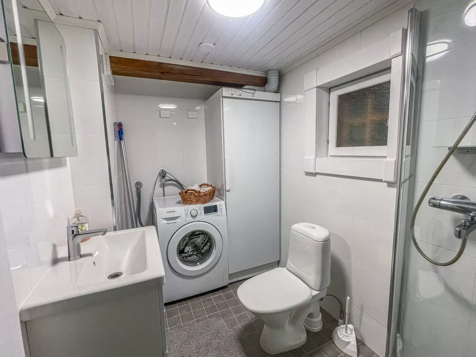 Linnanhelmi (ent. metsäpeura) - Binnen