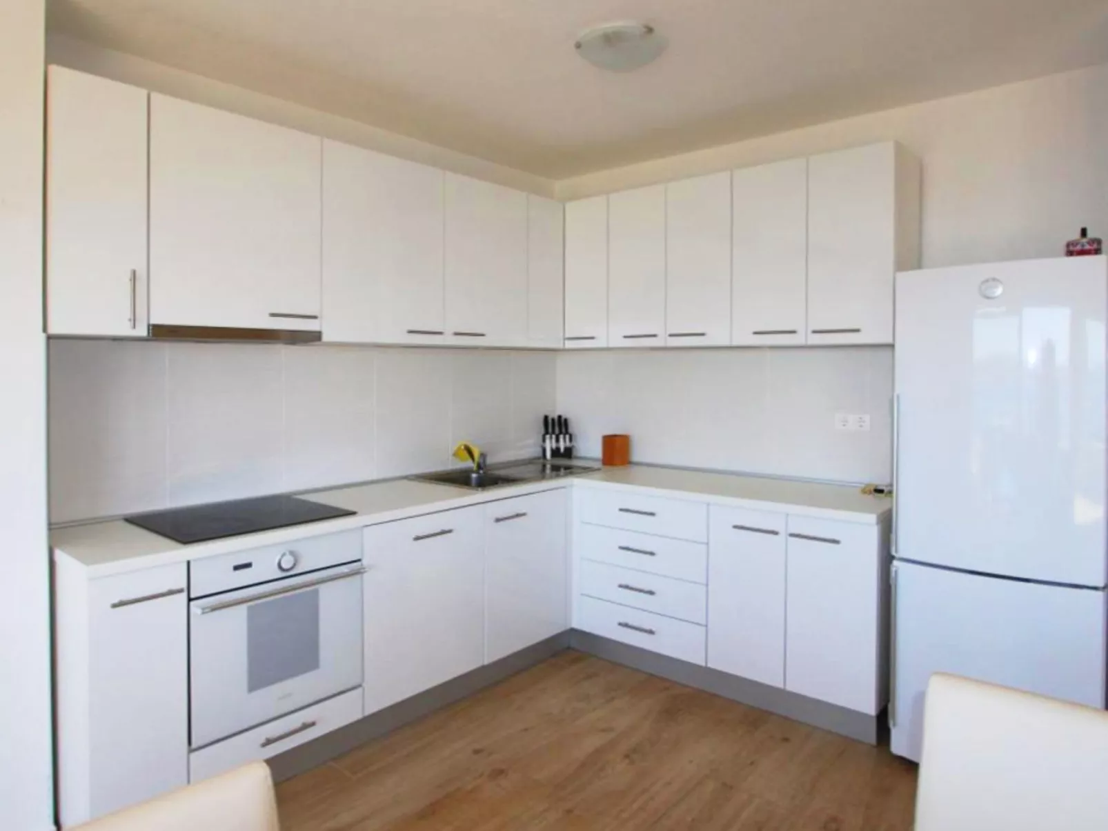 MELANIE 4 / HR-10472-01