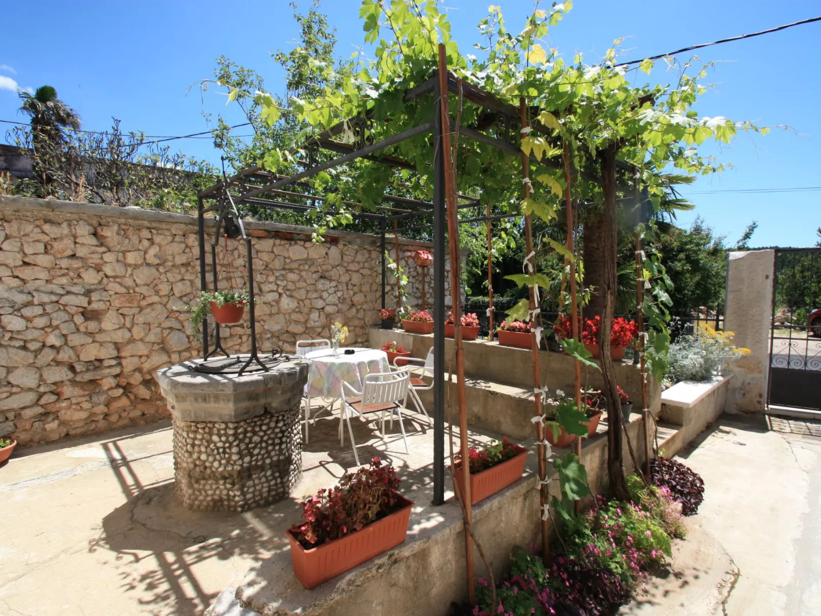 BRNIC 2 / HR-08094-01