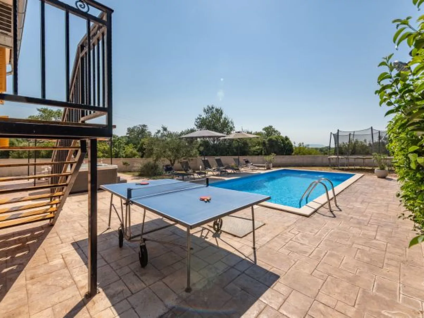 Holiday house Tina with jacuzzi and pool