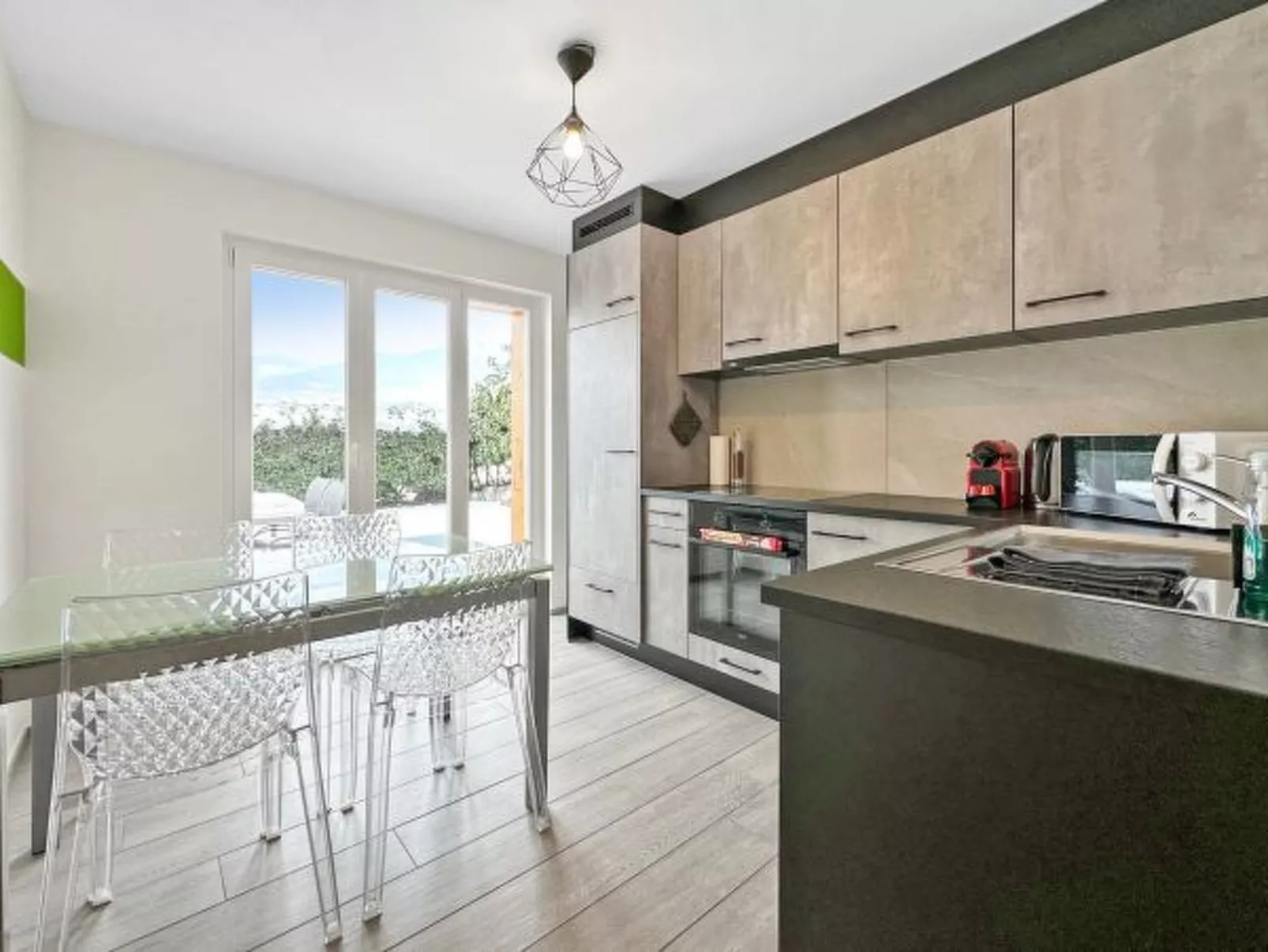 Why not à 5 mns de Sion