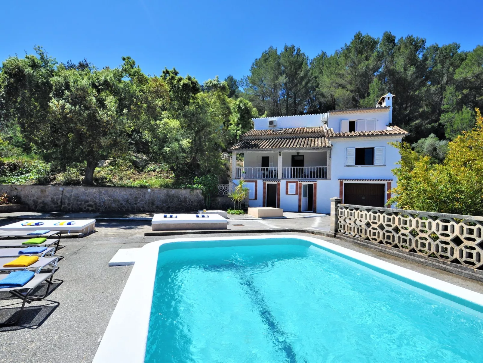 Villa con piscina privada, wifi, aire acondicionado y vistas a montaña ideal pa