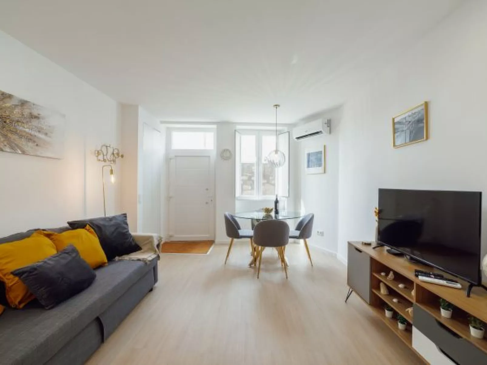 LAPA STYLISH APARTMENT A by VACATIONY