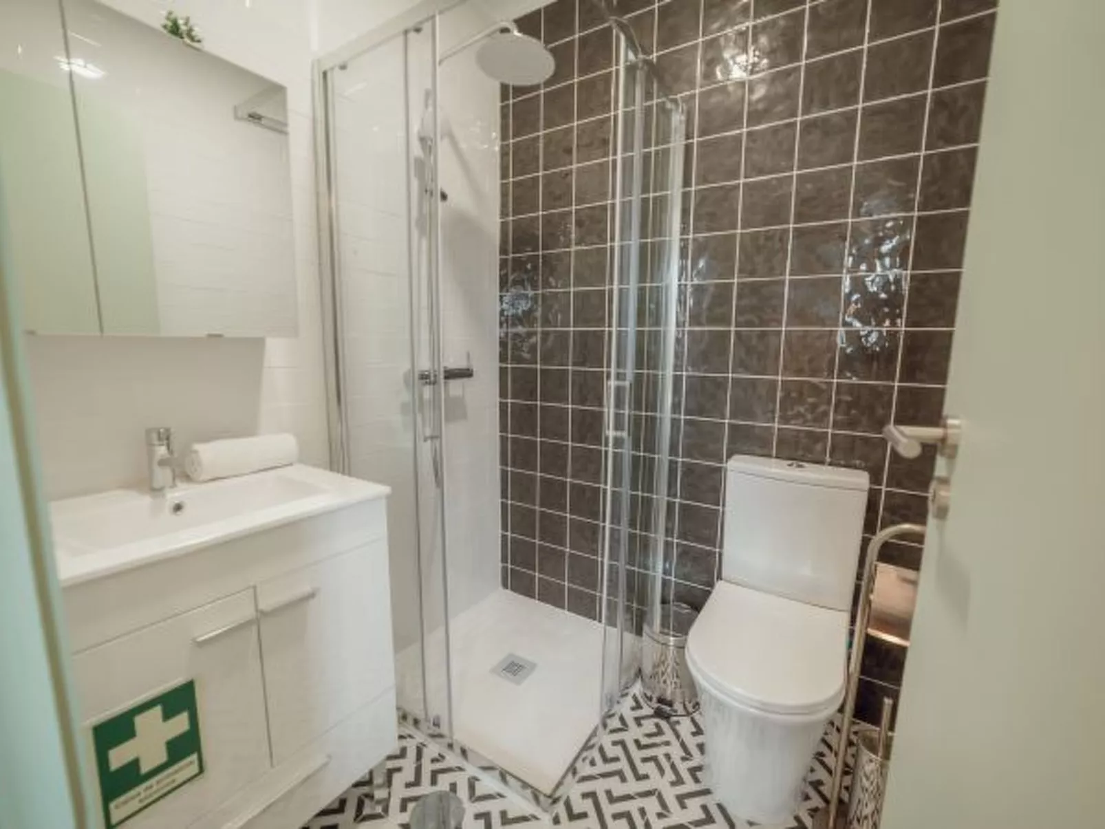 DOWNTOWN SUITE G by VACATIONY