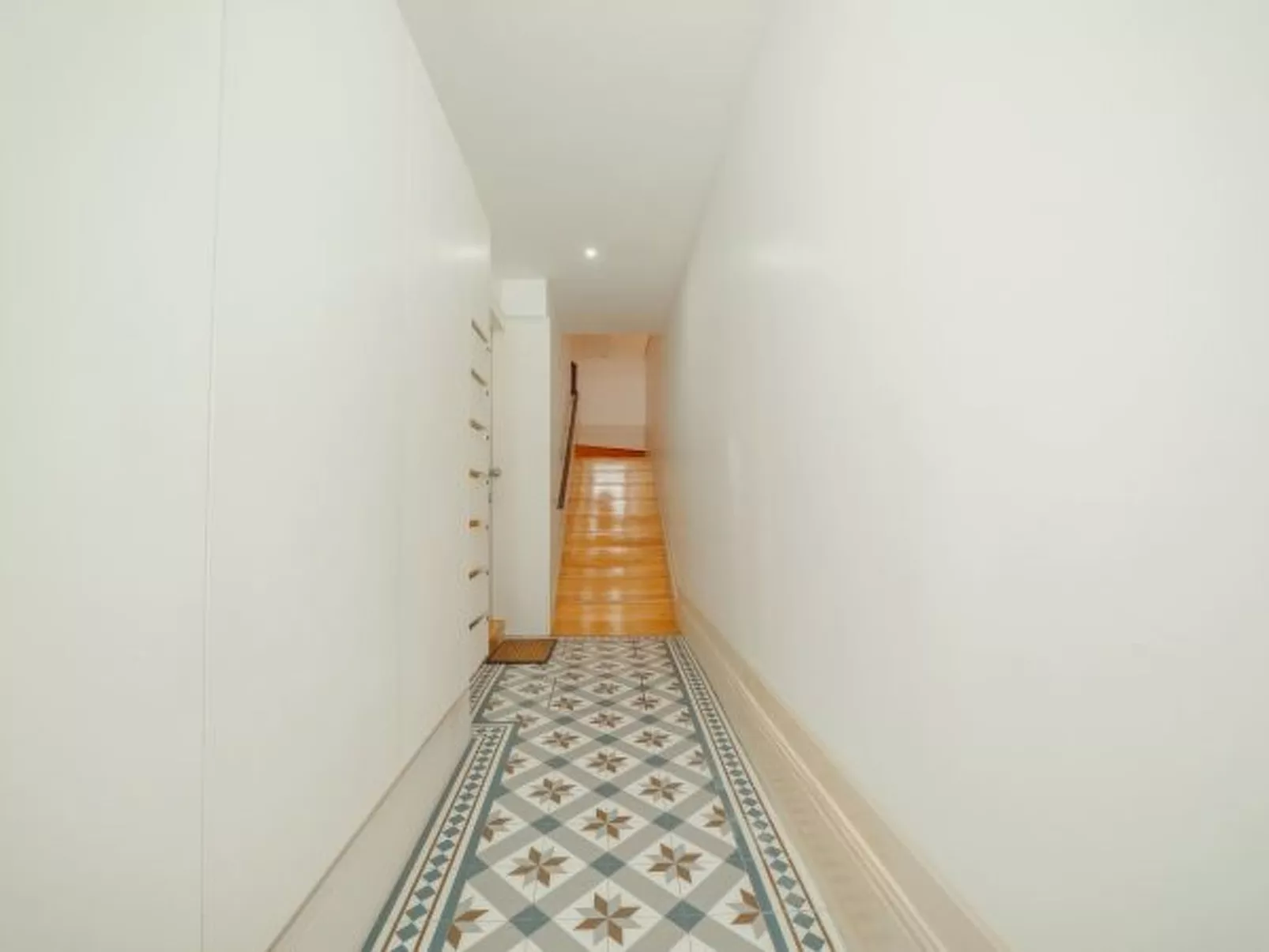 DOWNTOWN CHARMING by VACATIONY