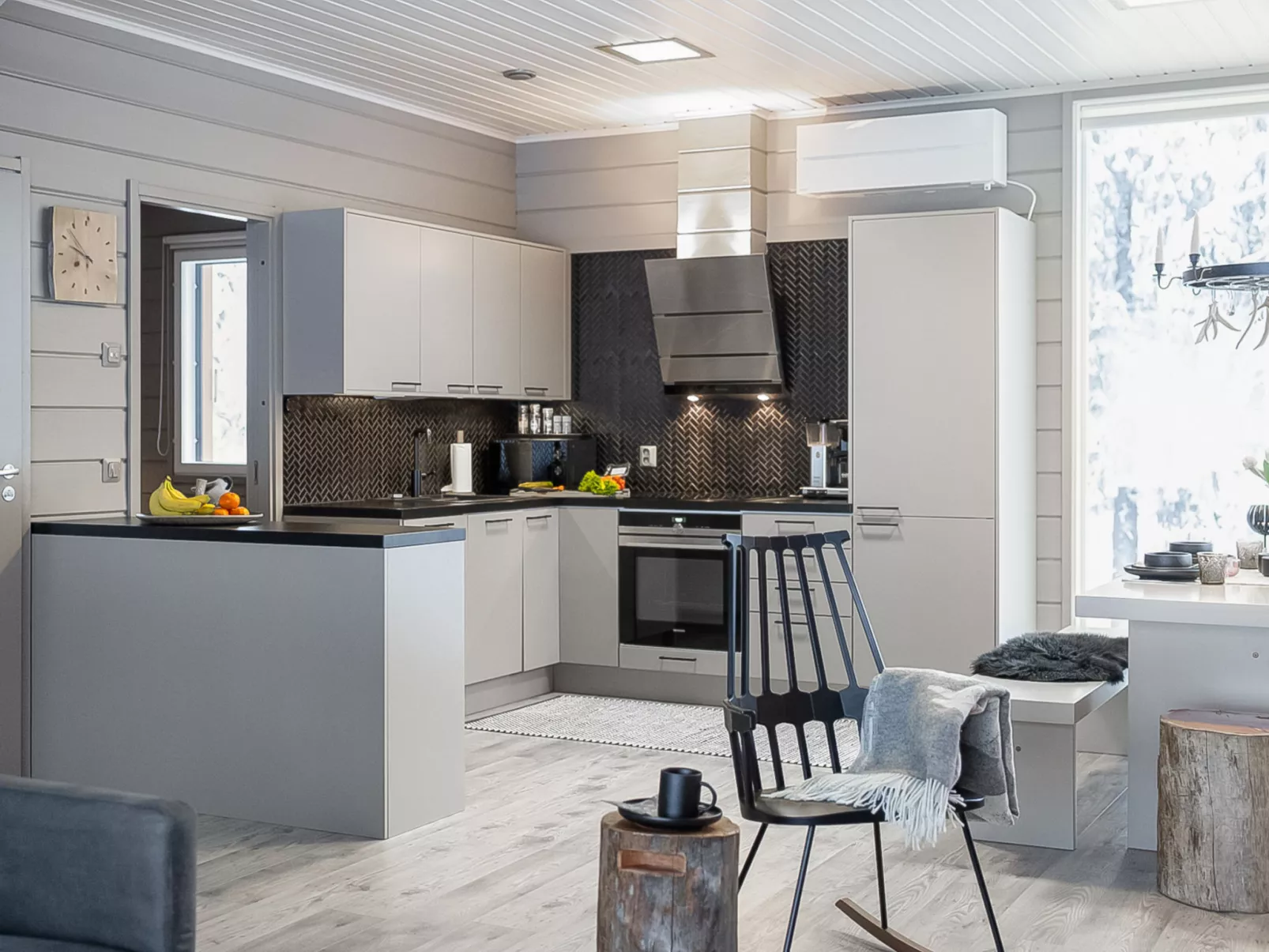 Loma-saaga 3 - Binnen