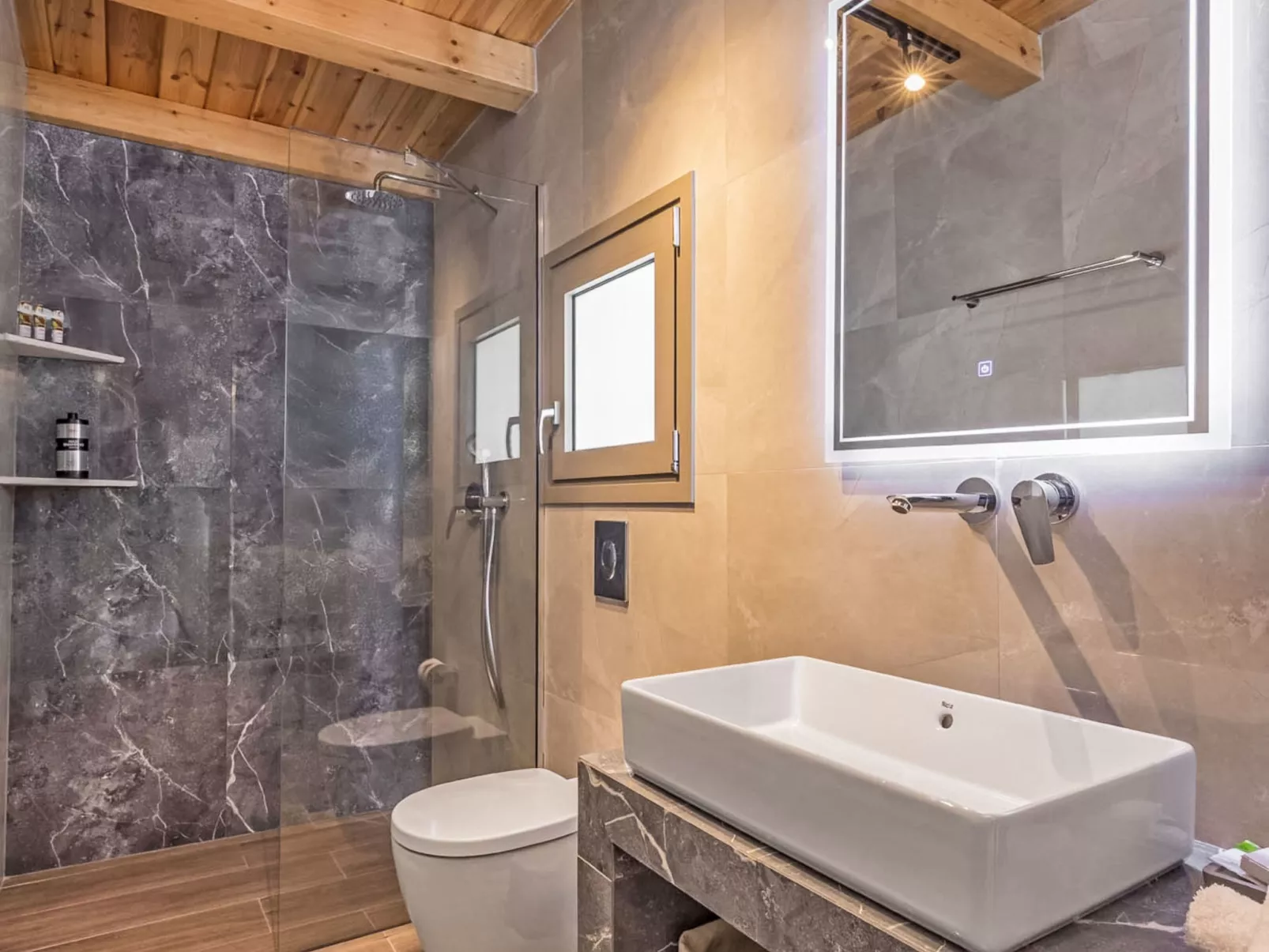 Ferienvilla "Arfna Villa B" mit privatem Pool - Binnen