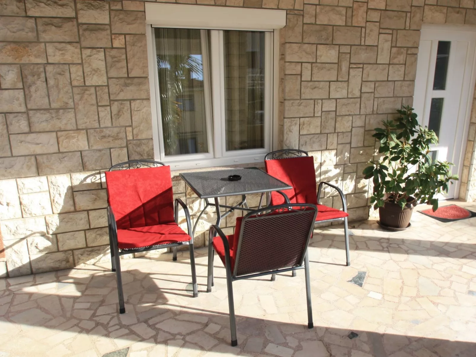 EVICA 3 / HR-07097-01