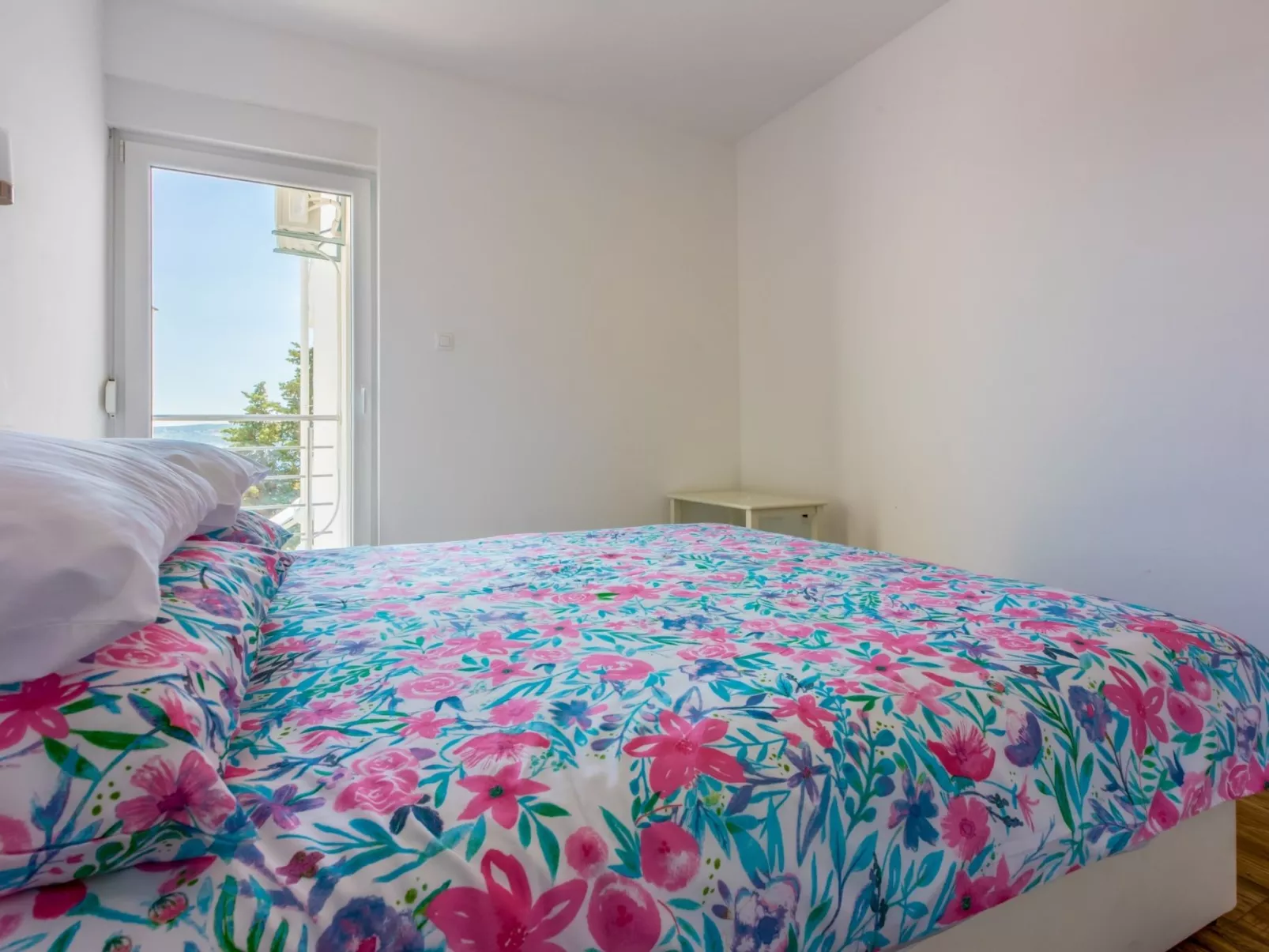 MELANIE 3 / HR-10472-02