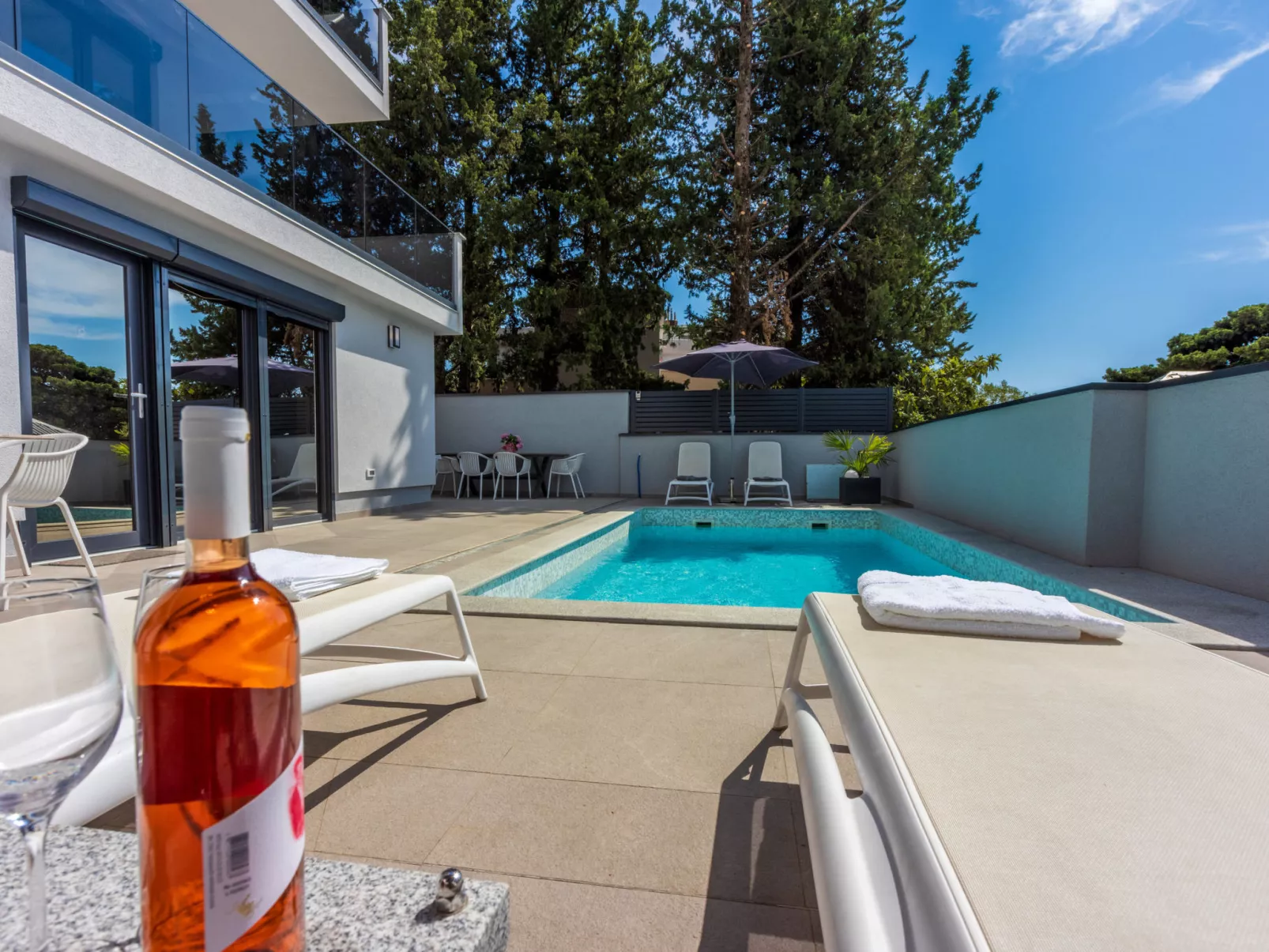 Holiday Oasis 5 / HR-10679-05