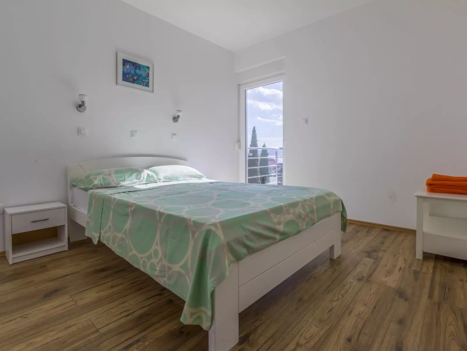 MELANIE 4 / HR-10472-01