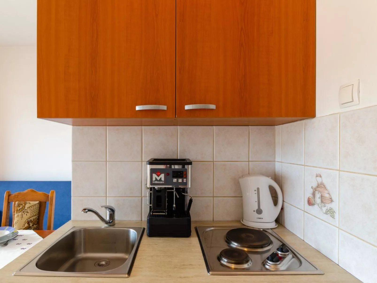 LAURA 2 / HR-05492-02