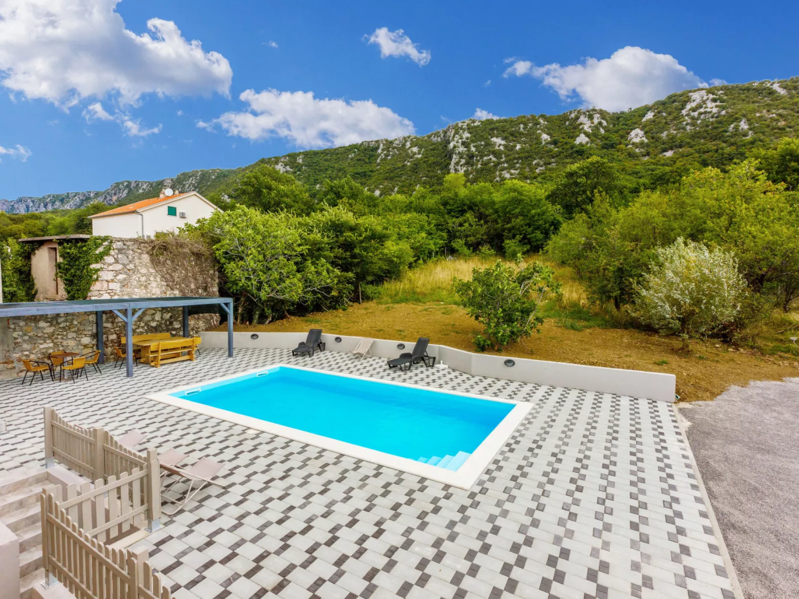 CASA VISTA / HR-10103-01