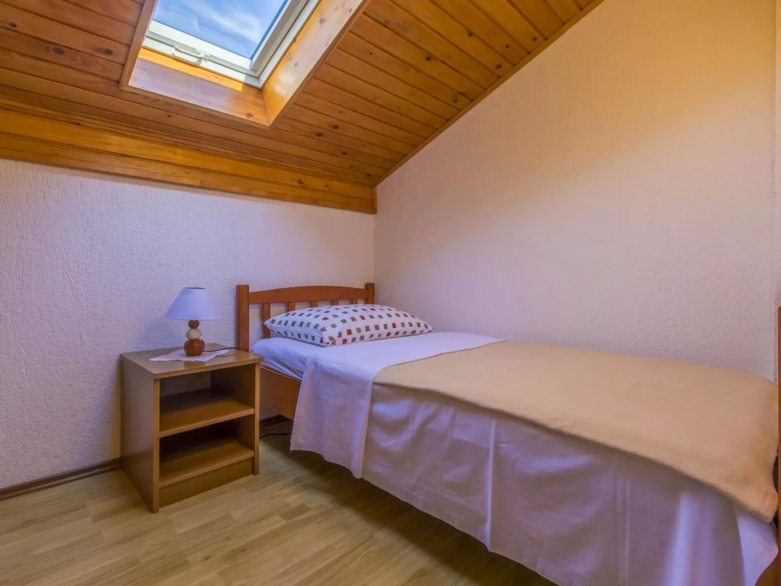 Rastovcan 2 kat potkrovlje / HR-09157-02